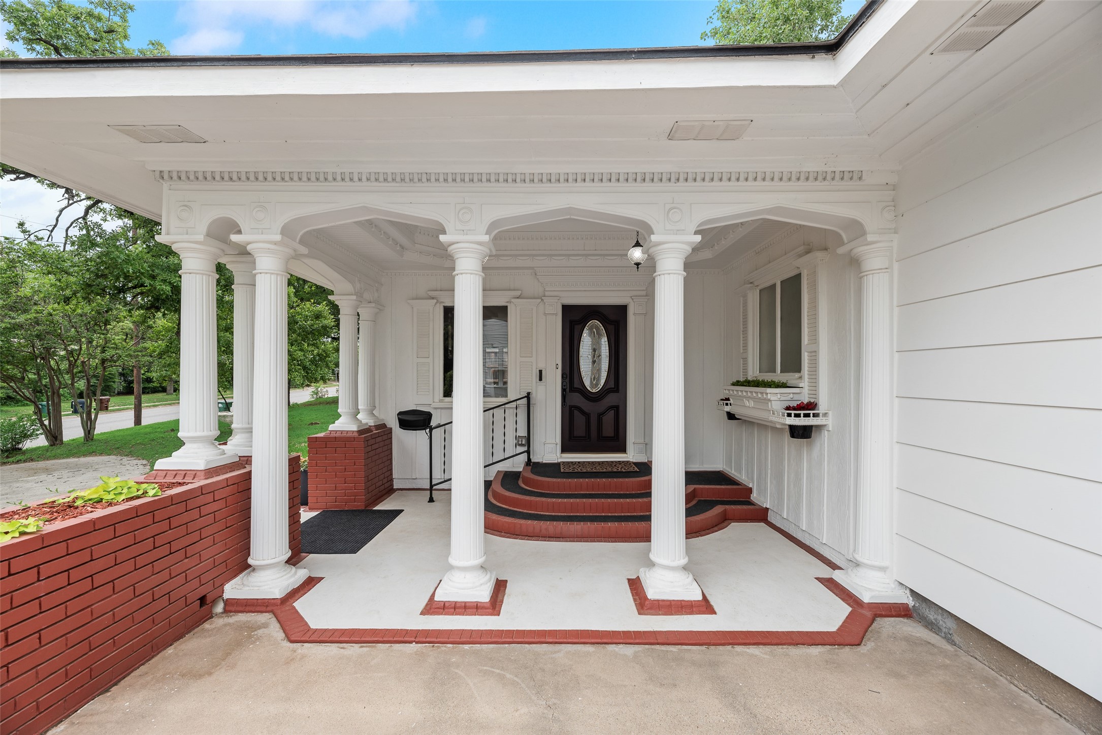 2110 N Locust Street