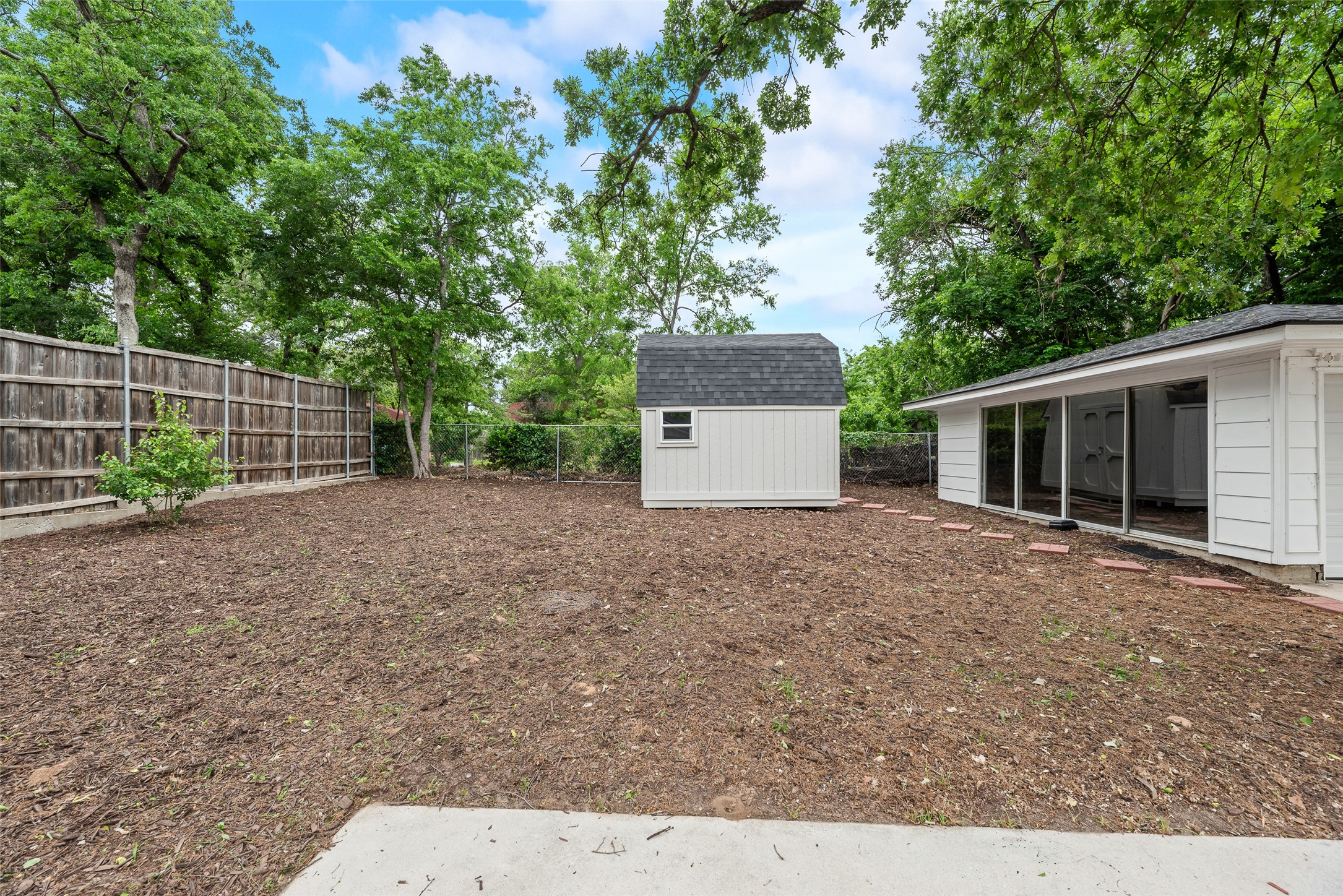 2110 N Locust Street