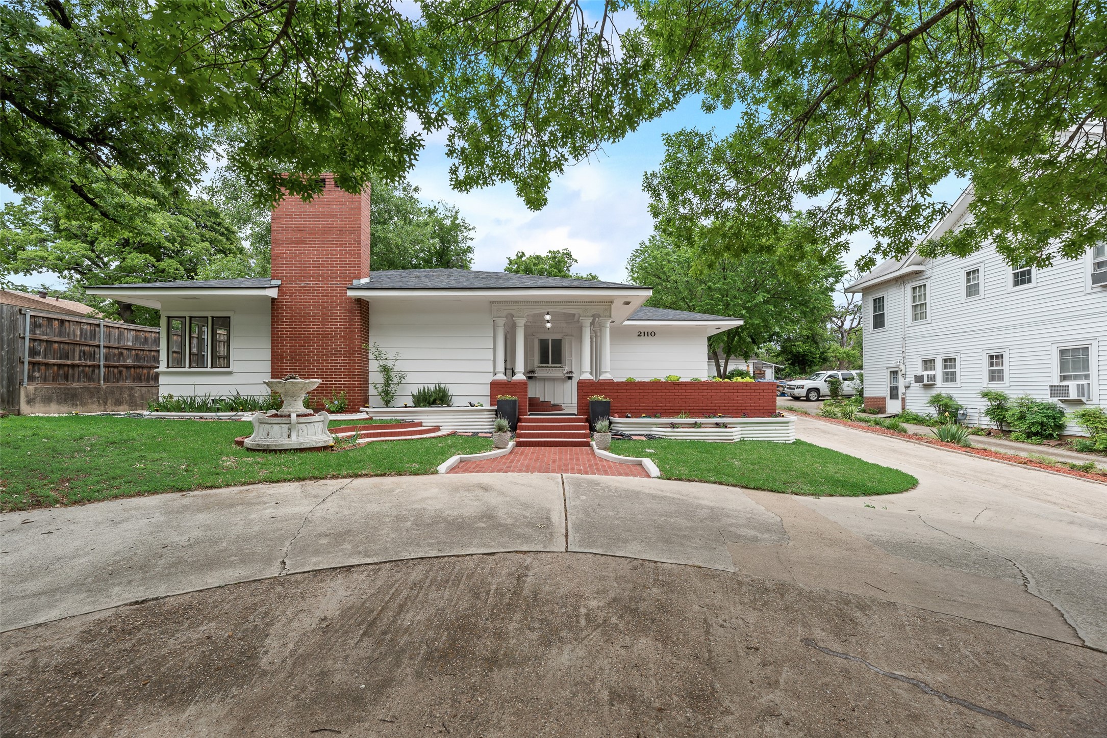 2110 N Locust Street