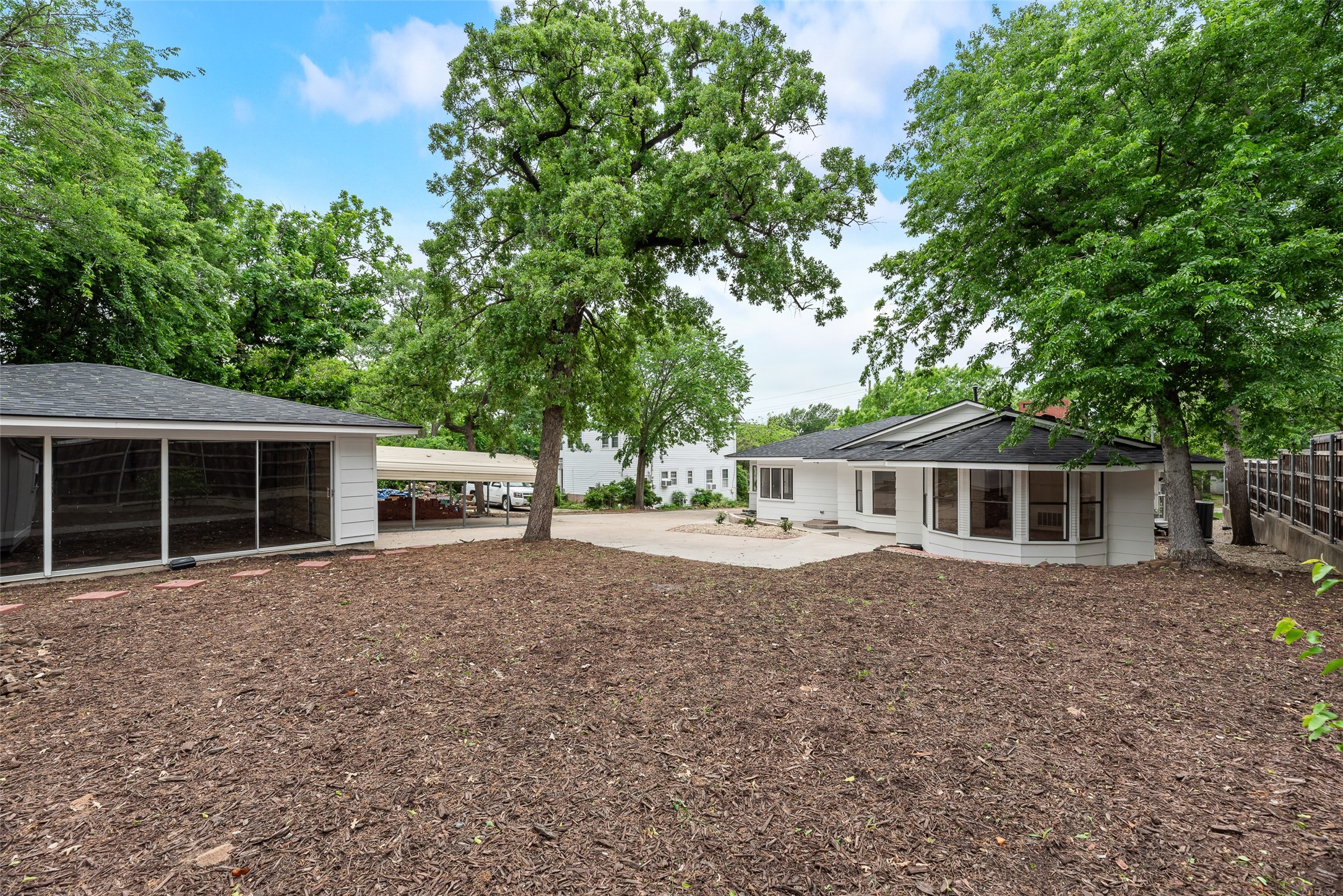 2110 N Locust Street