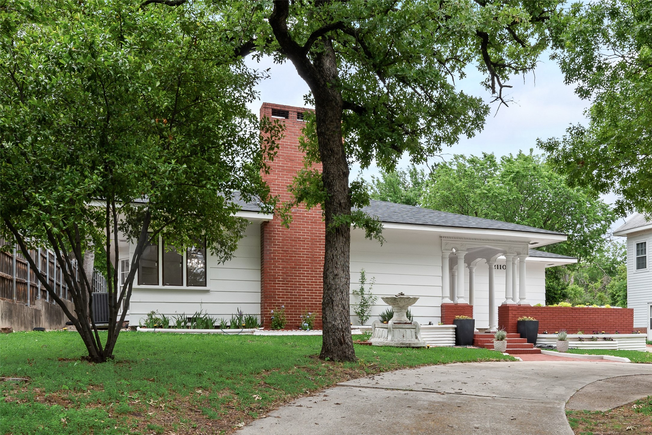 2110 N Locust Street