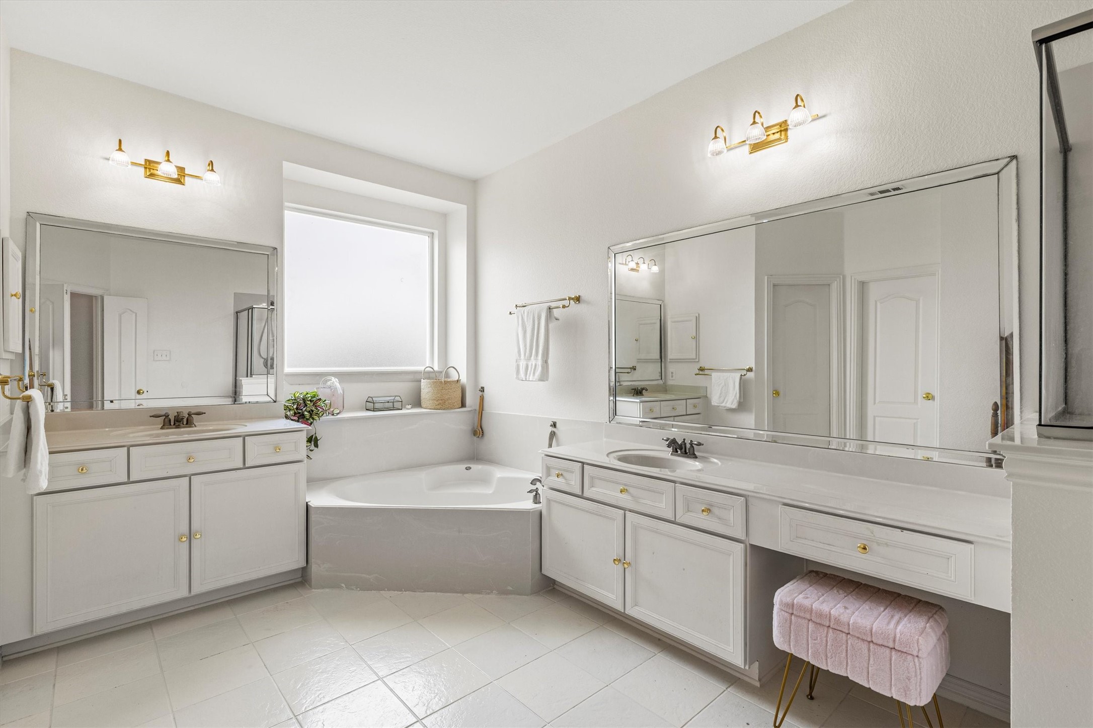 16012 Alvarado Drive