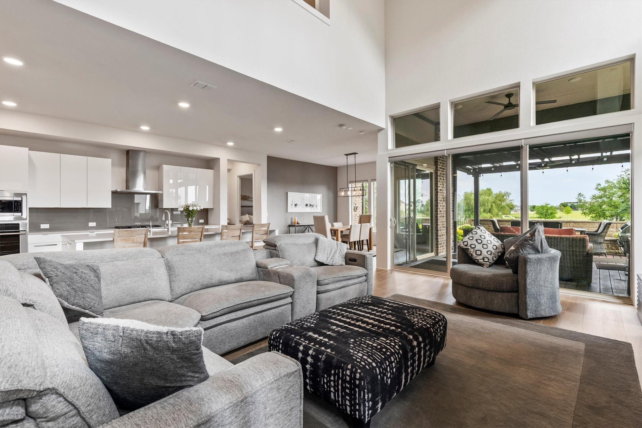 4031 Woodbine Lane