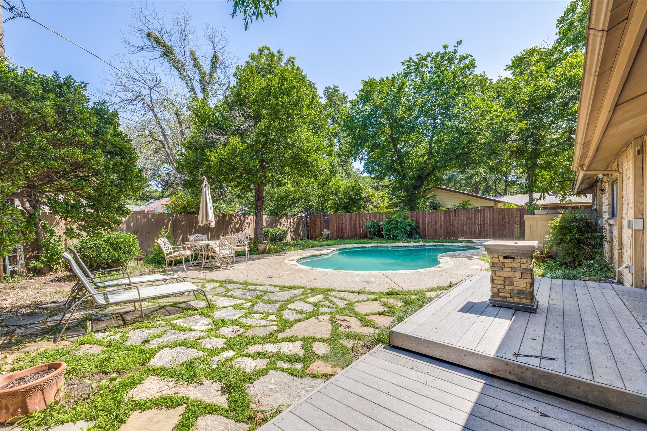 2602 Brentwood Circle