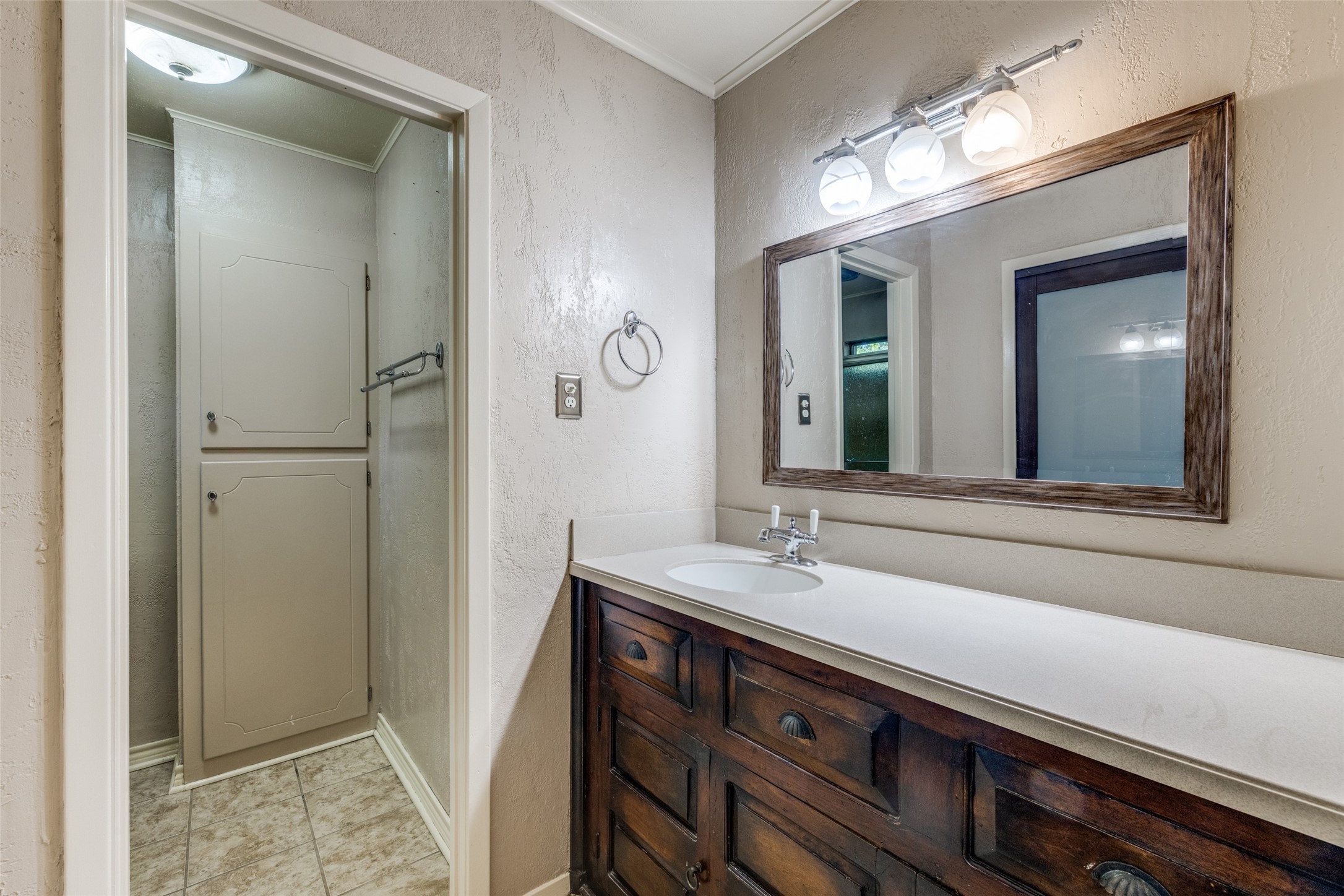 2602 Brentwood Circle