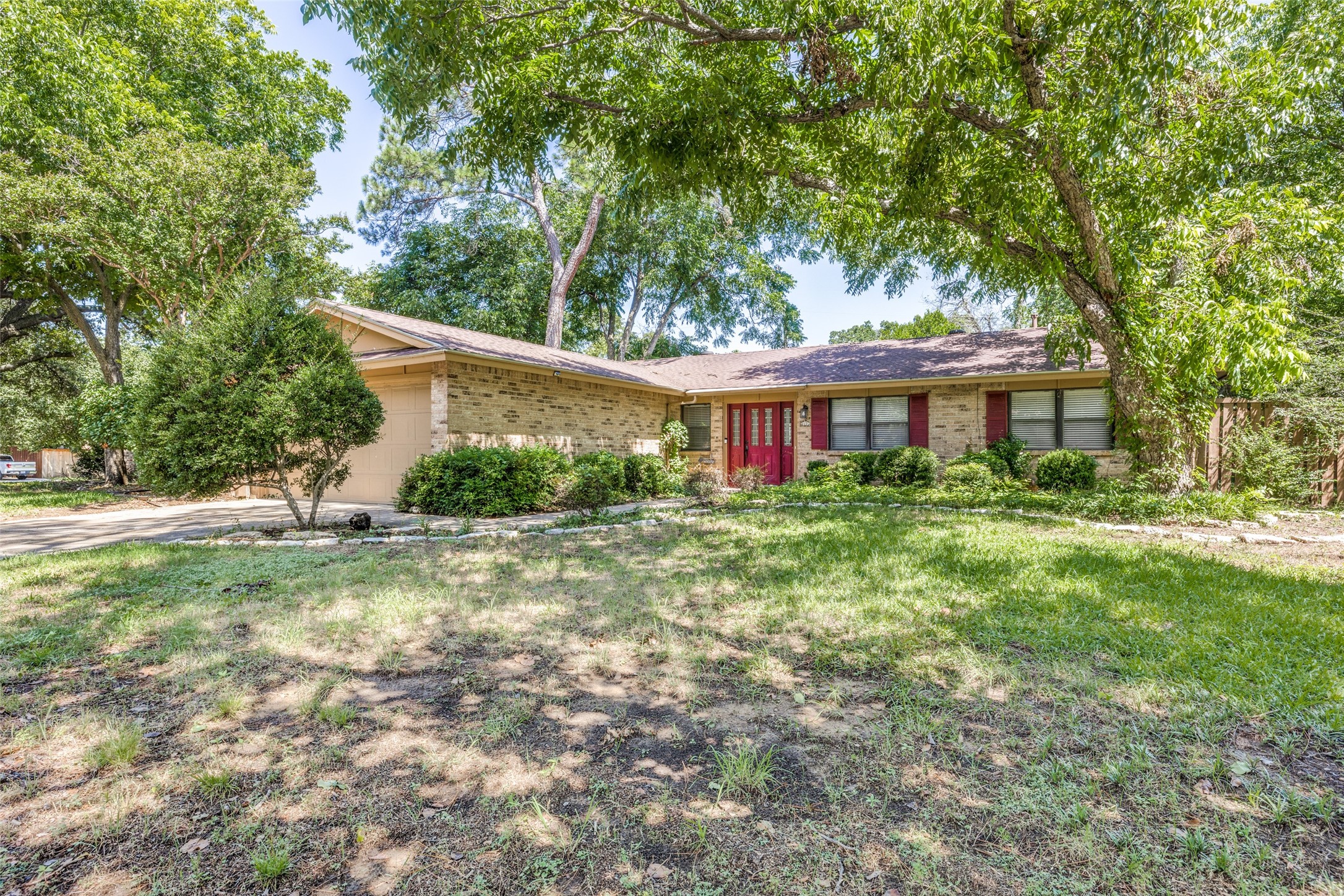 2602 Brentwood Circle