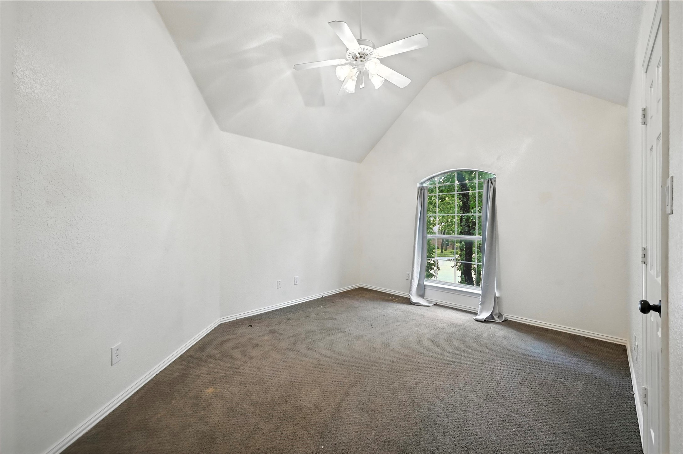 207 Royal Oaks Place