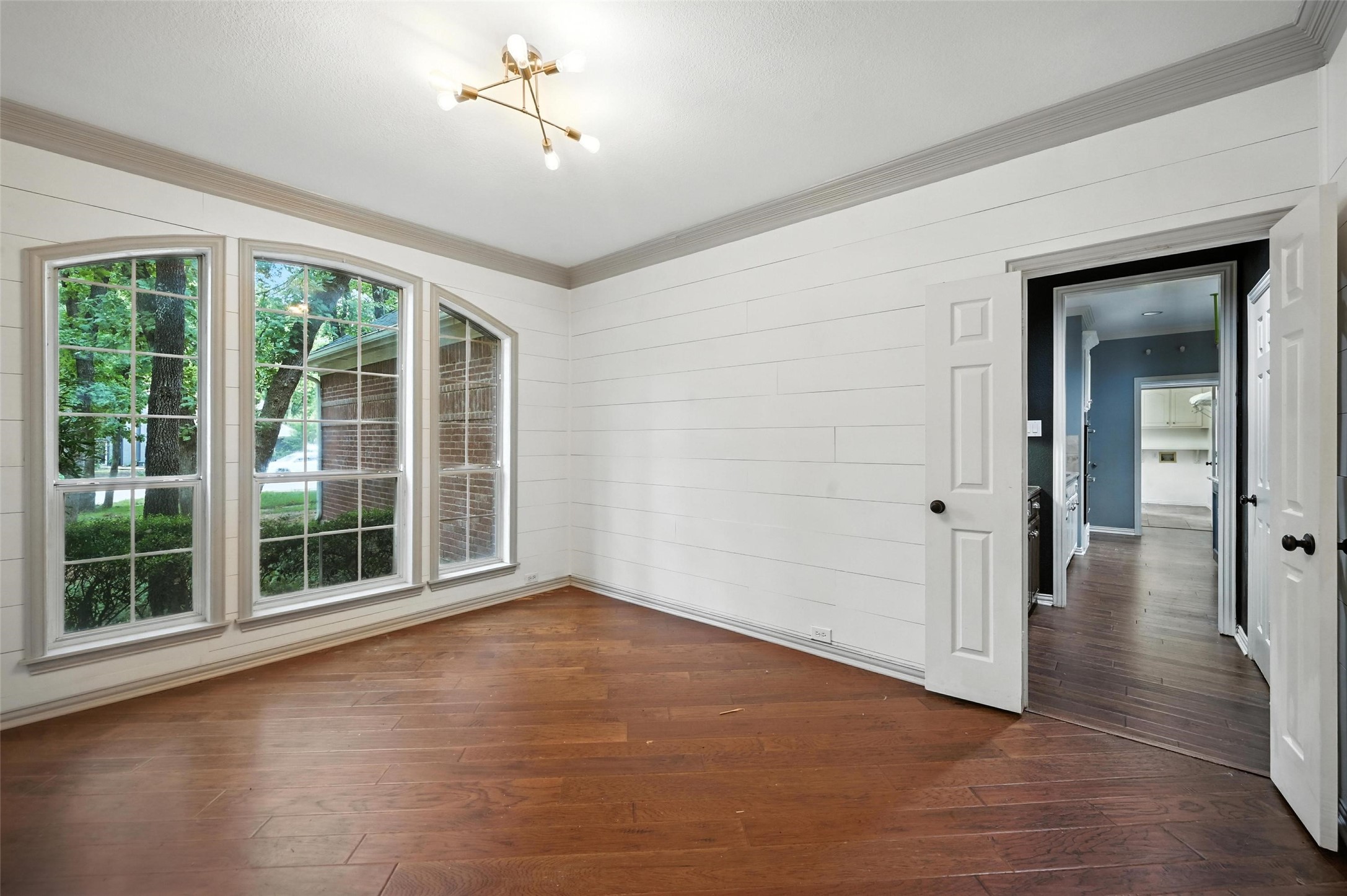 207 Royal Oaks Place