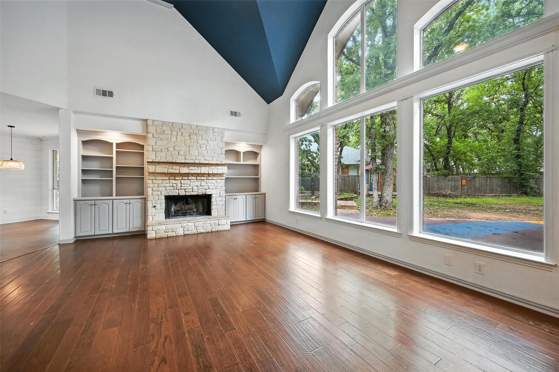 207 Royal Oaks Place