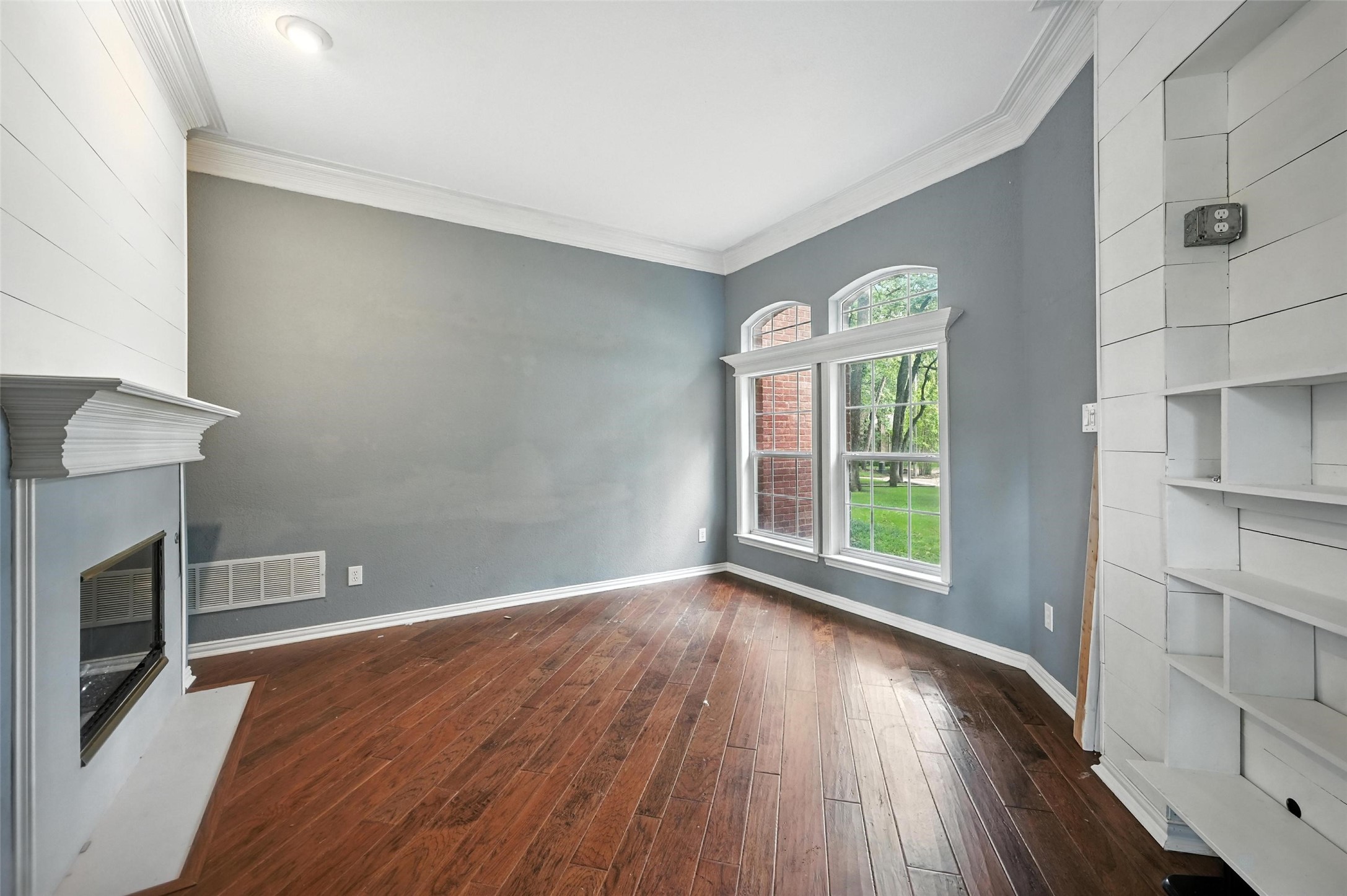 207 Royal Oaks Place