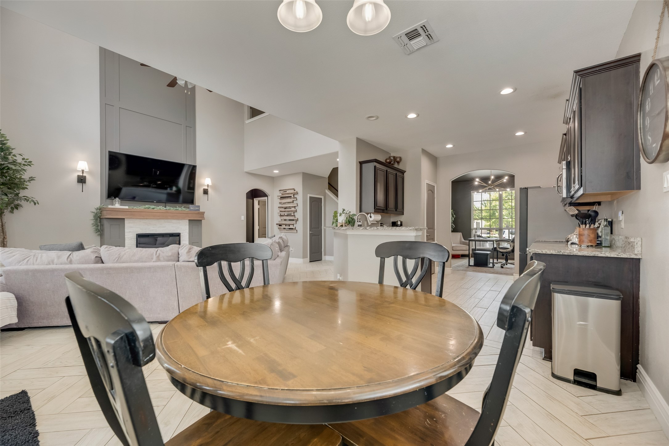 404 Fountain View Lane