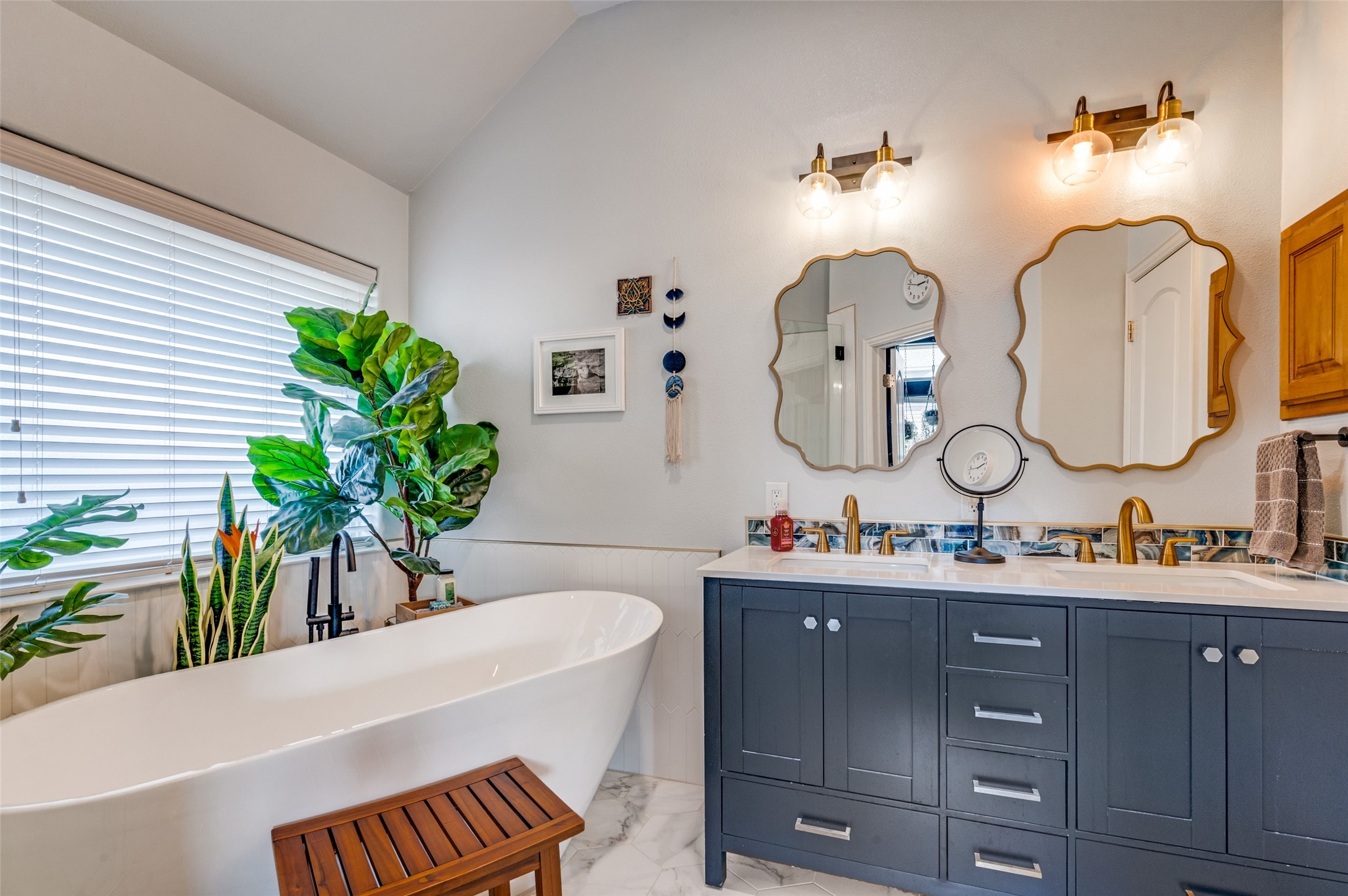 8224 Fall Crest Drive