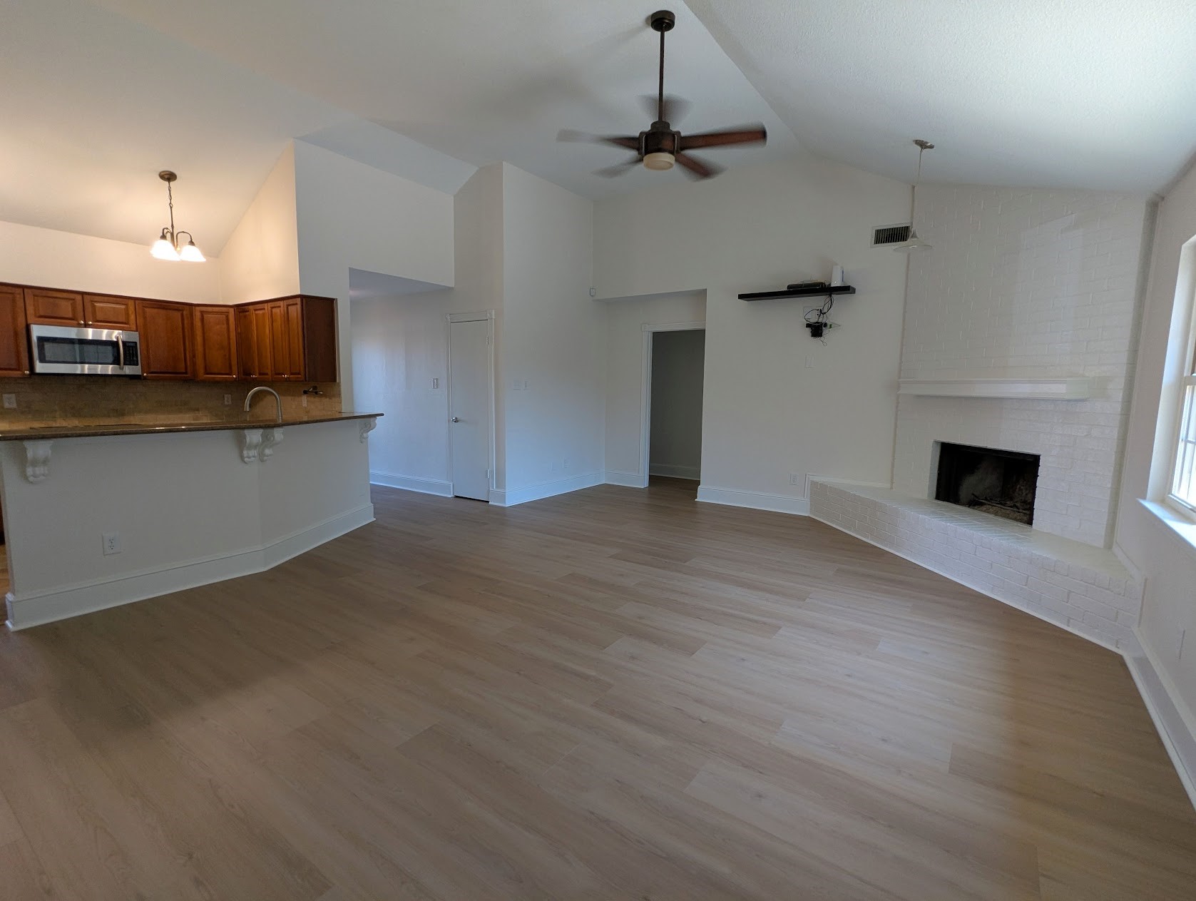 814 Meandering Way