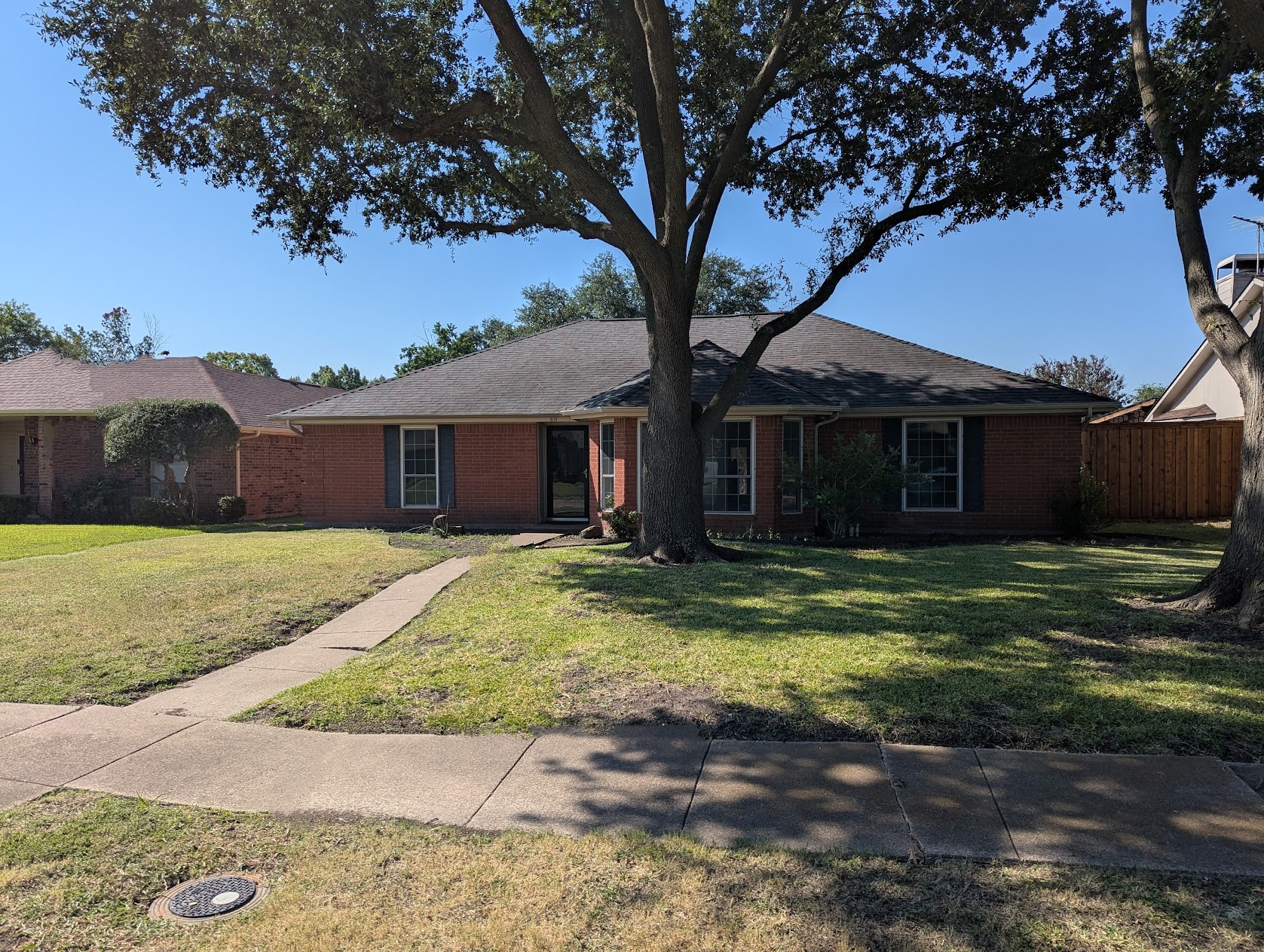 814 Meandering Way
