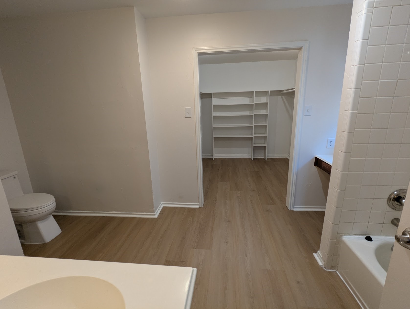 814 Meandering Way