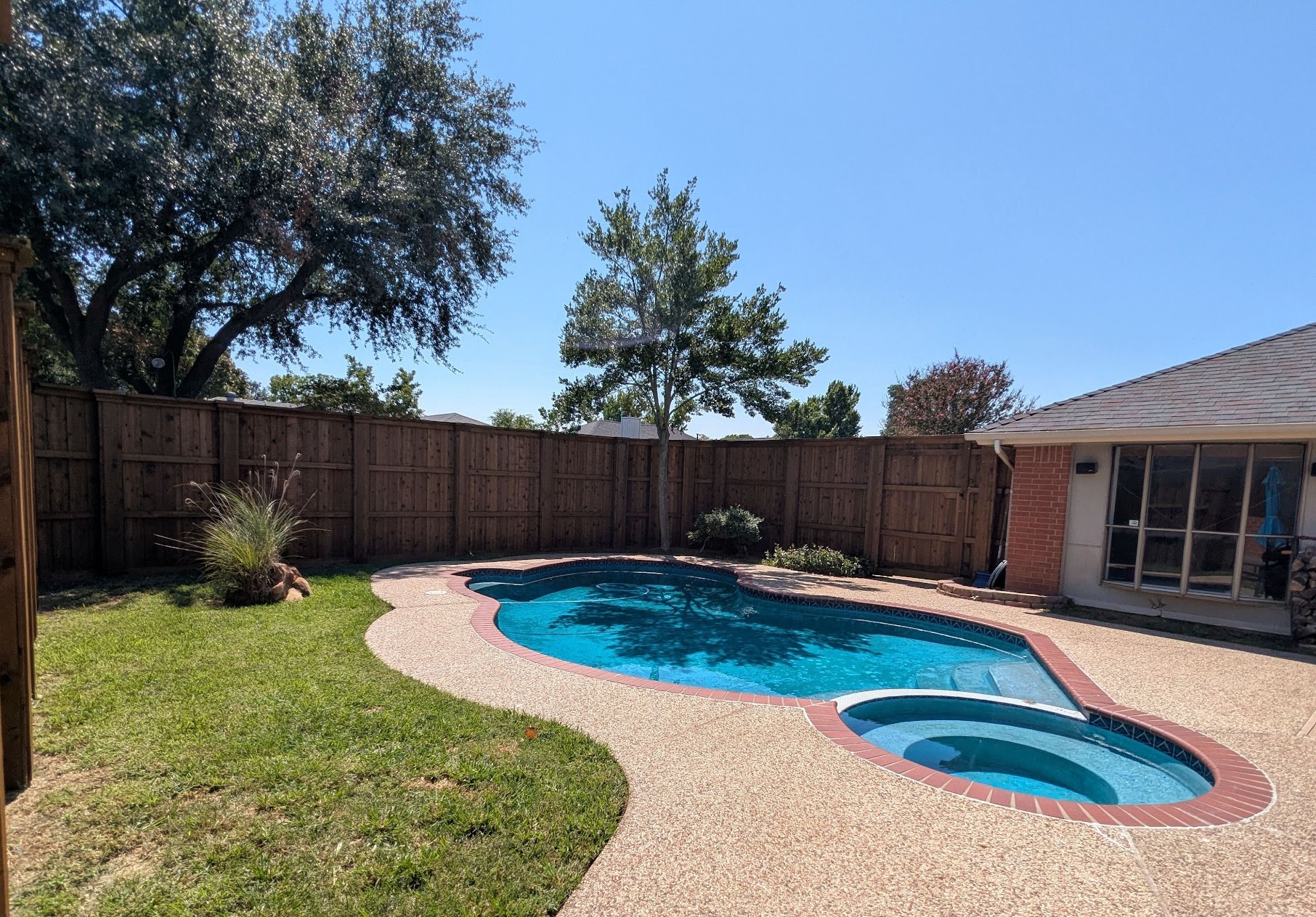814 Meandering Way