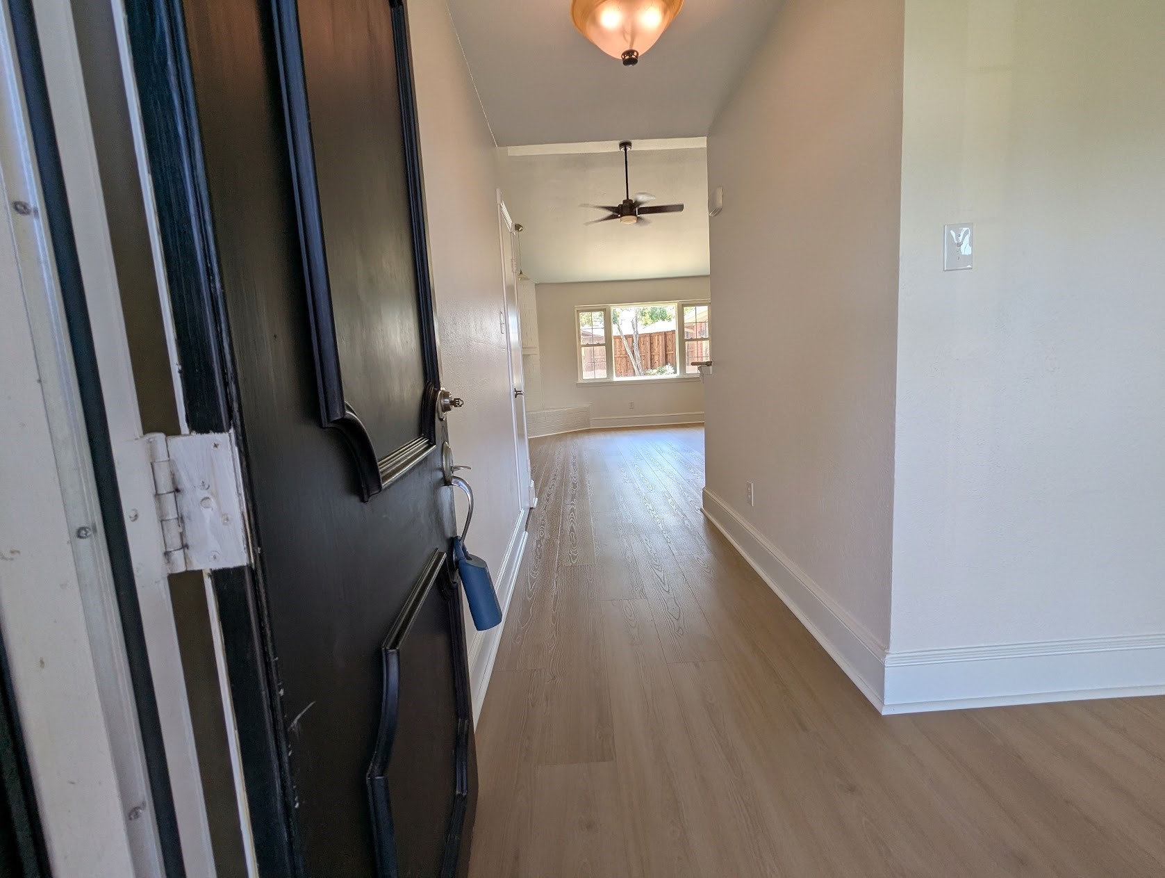 814 Meandering Way