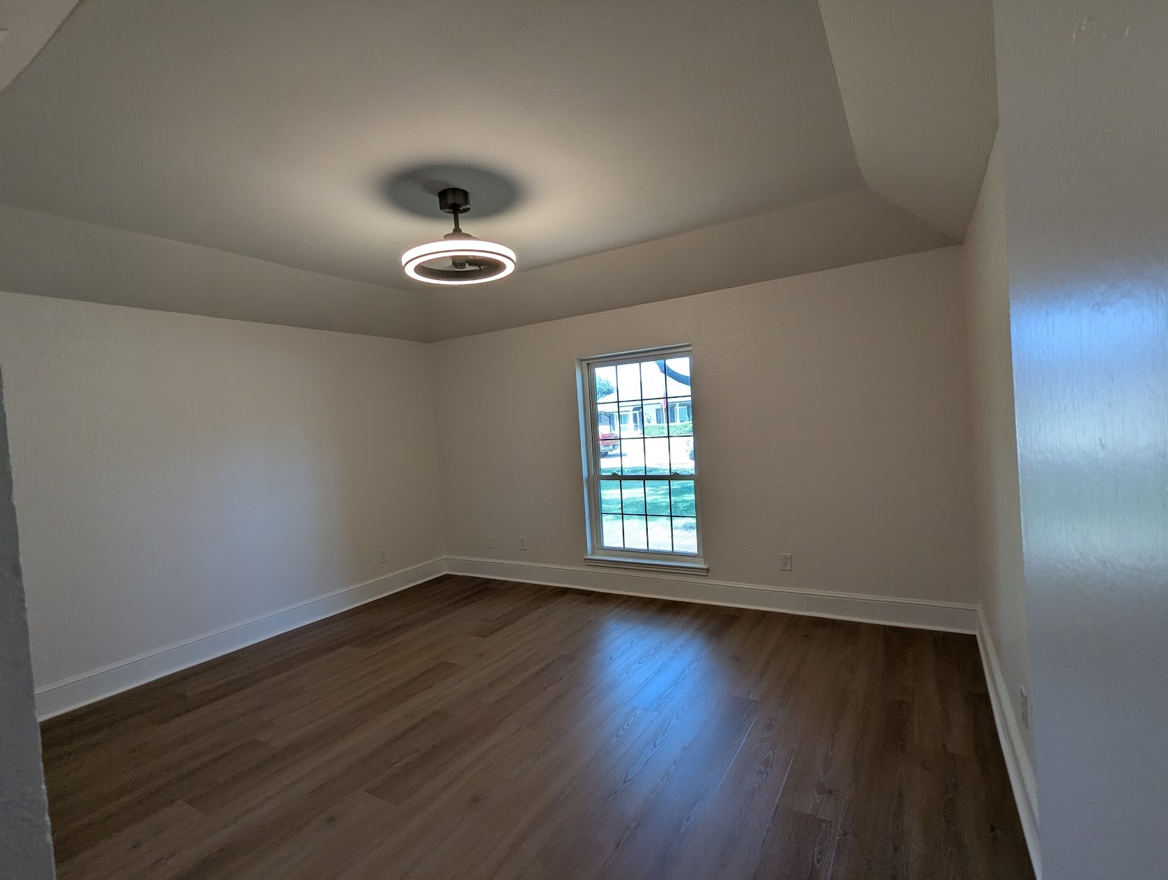 814 Meandering Way