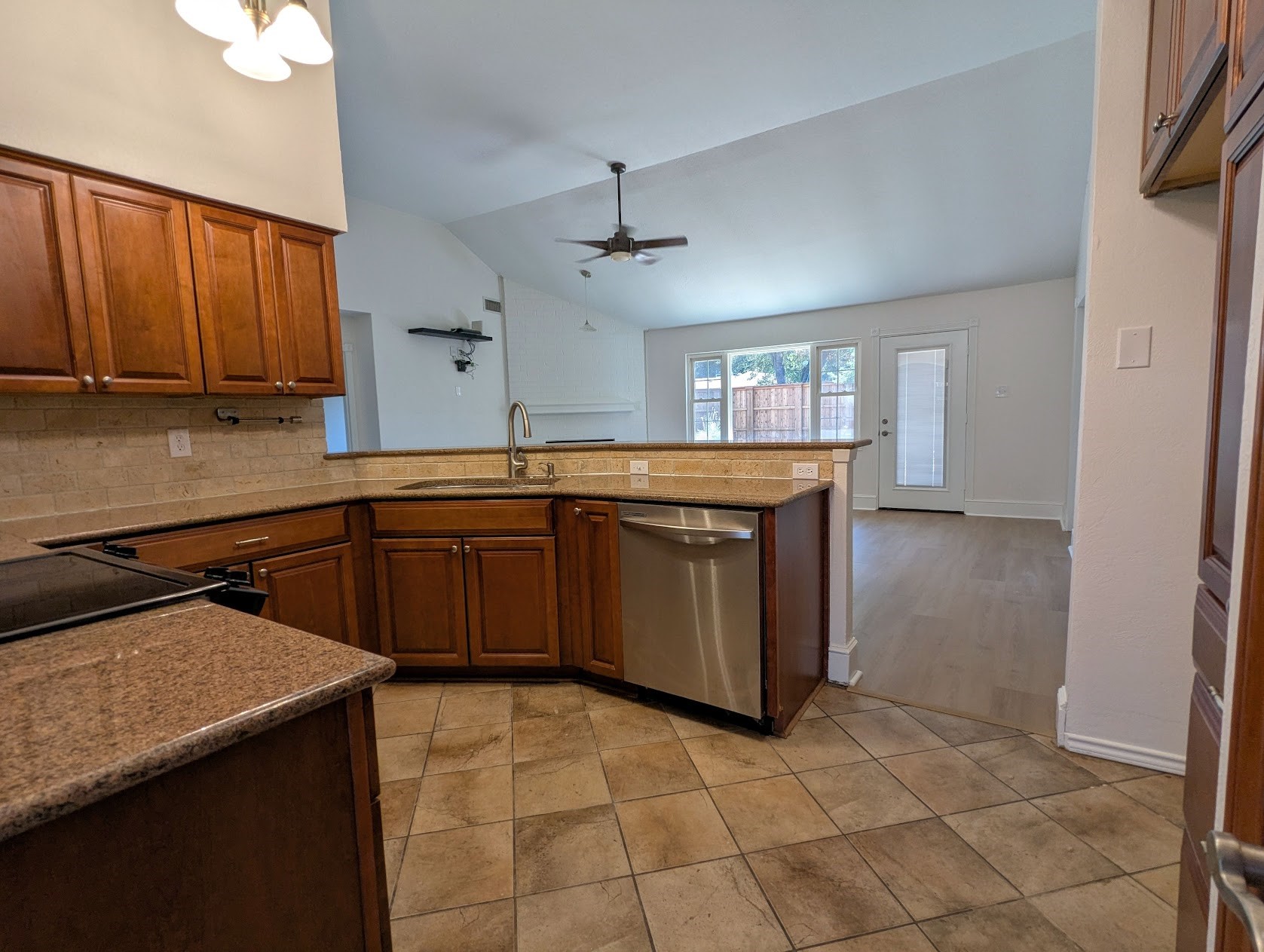 814 Meandering Way