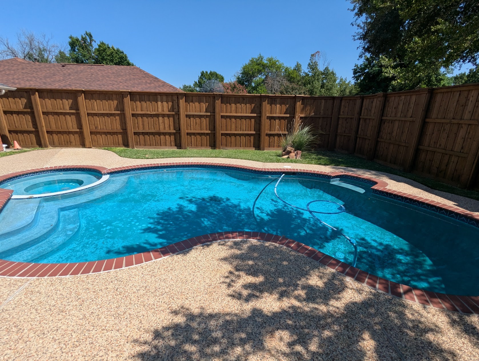 814 Meandering Way