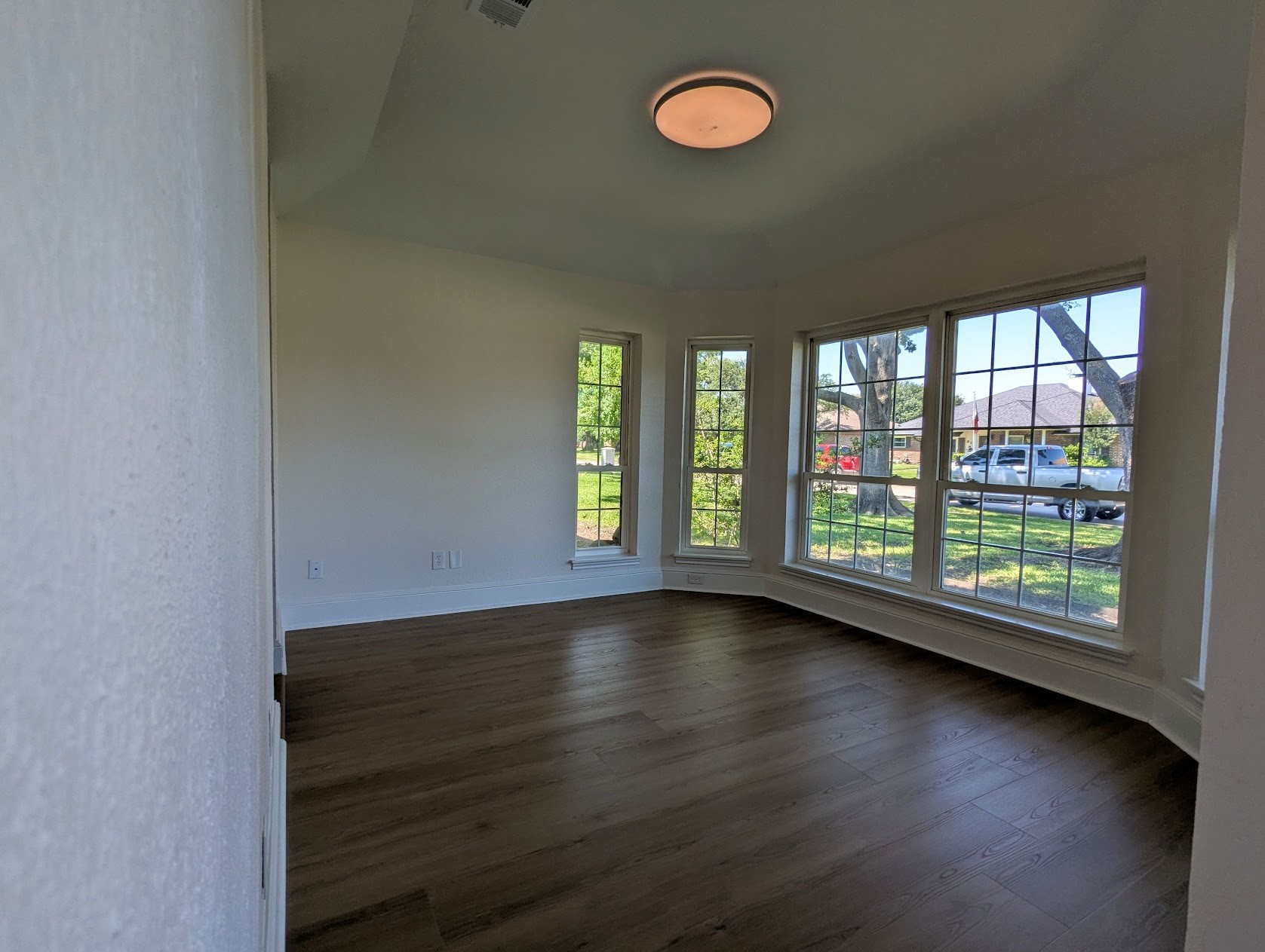 814 Meandering Way