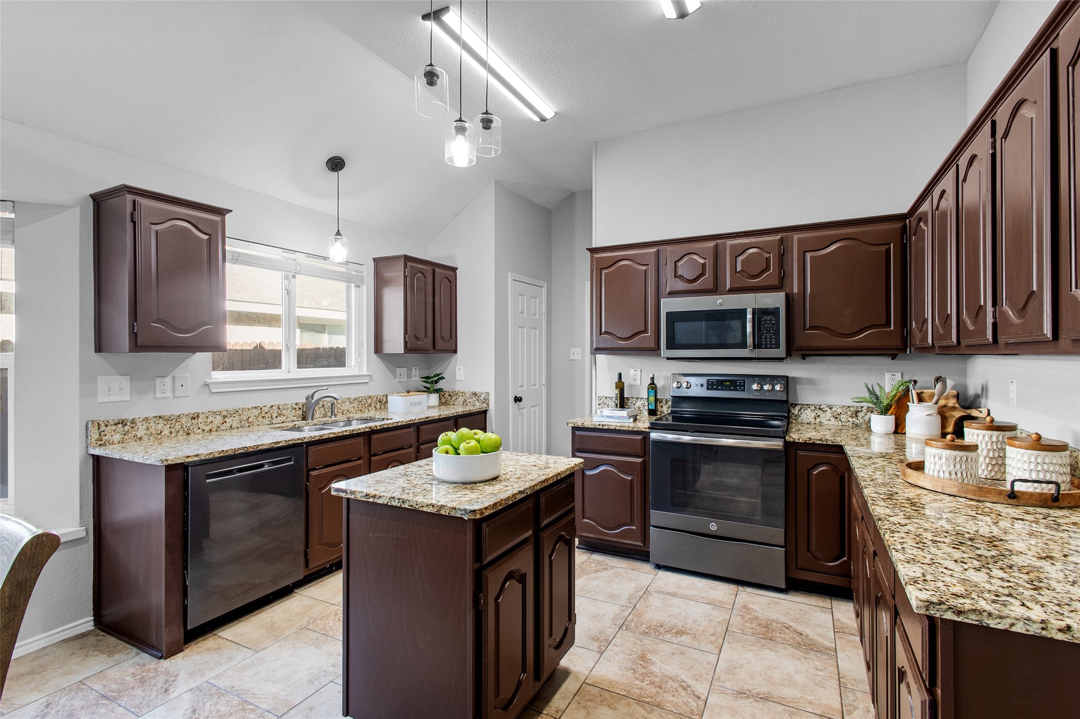 7249 Mesa Verde Trail