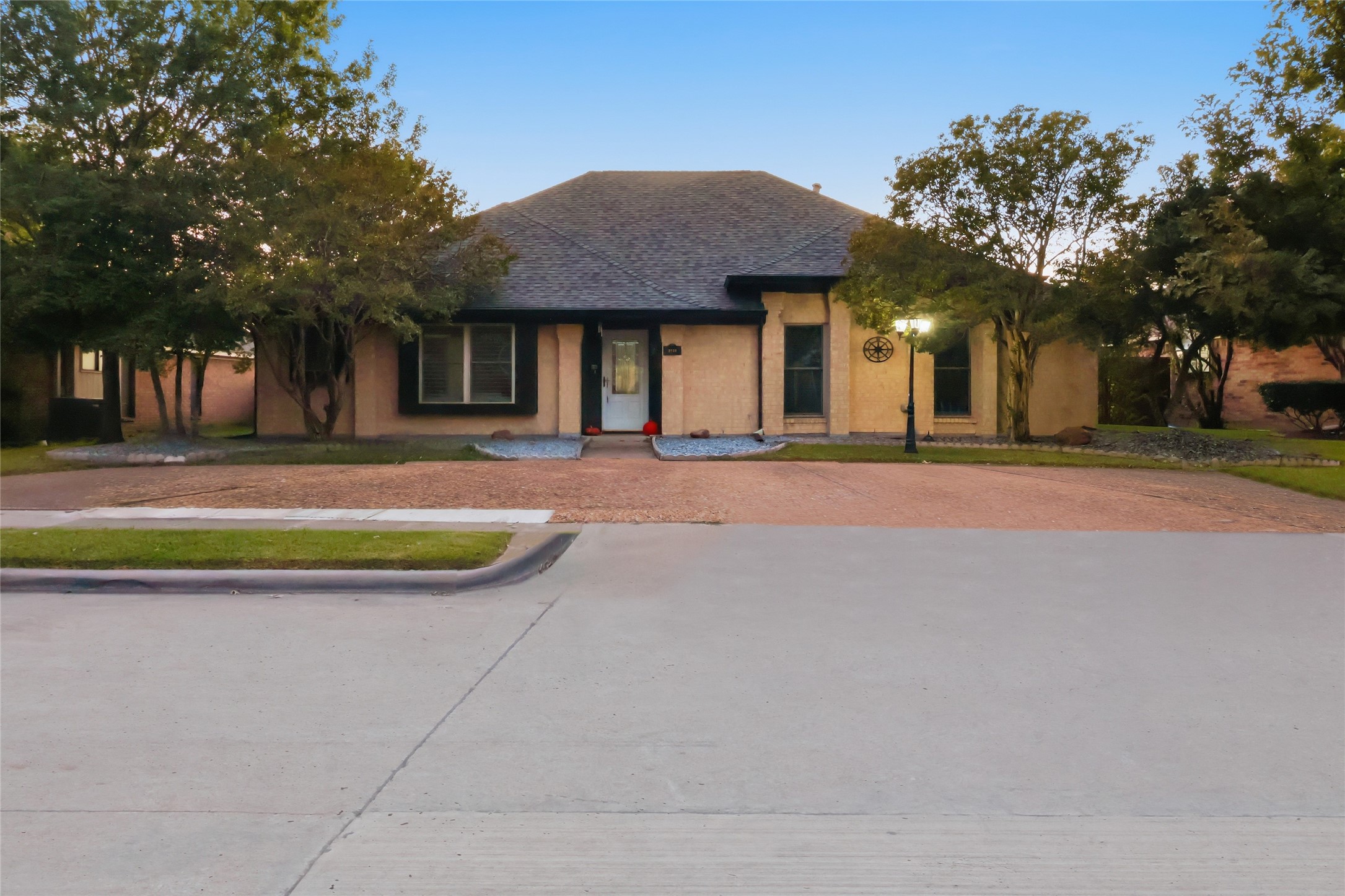 2722 Stoneridge Drive