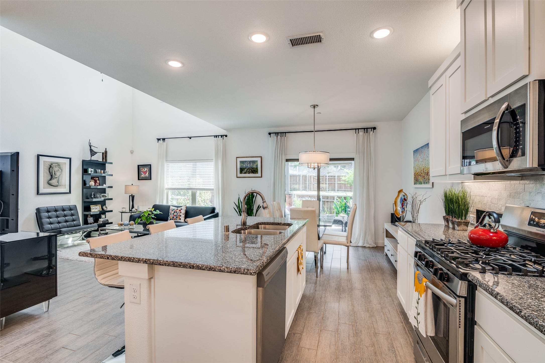 2724 N Splendor Drive