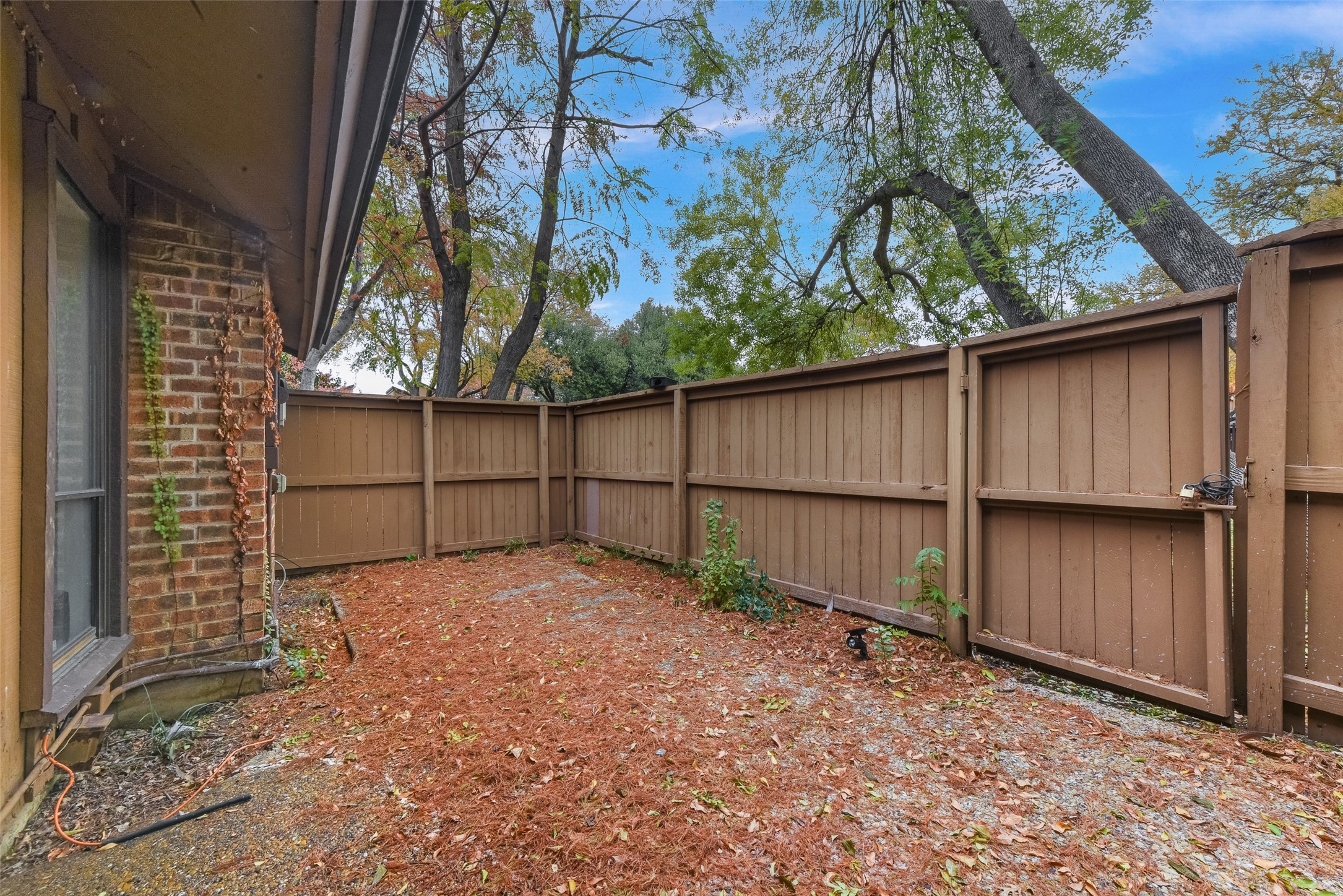 3161 Golden Oak