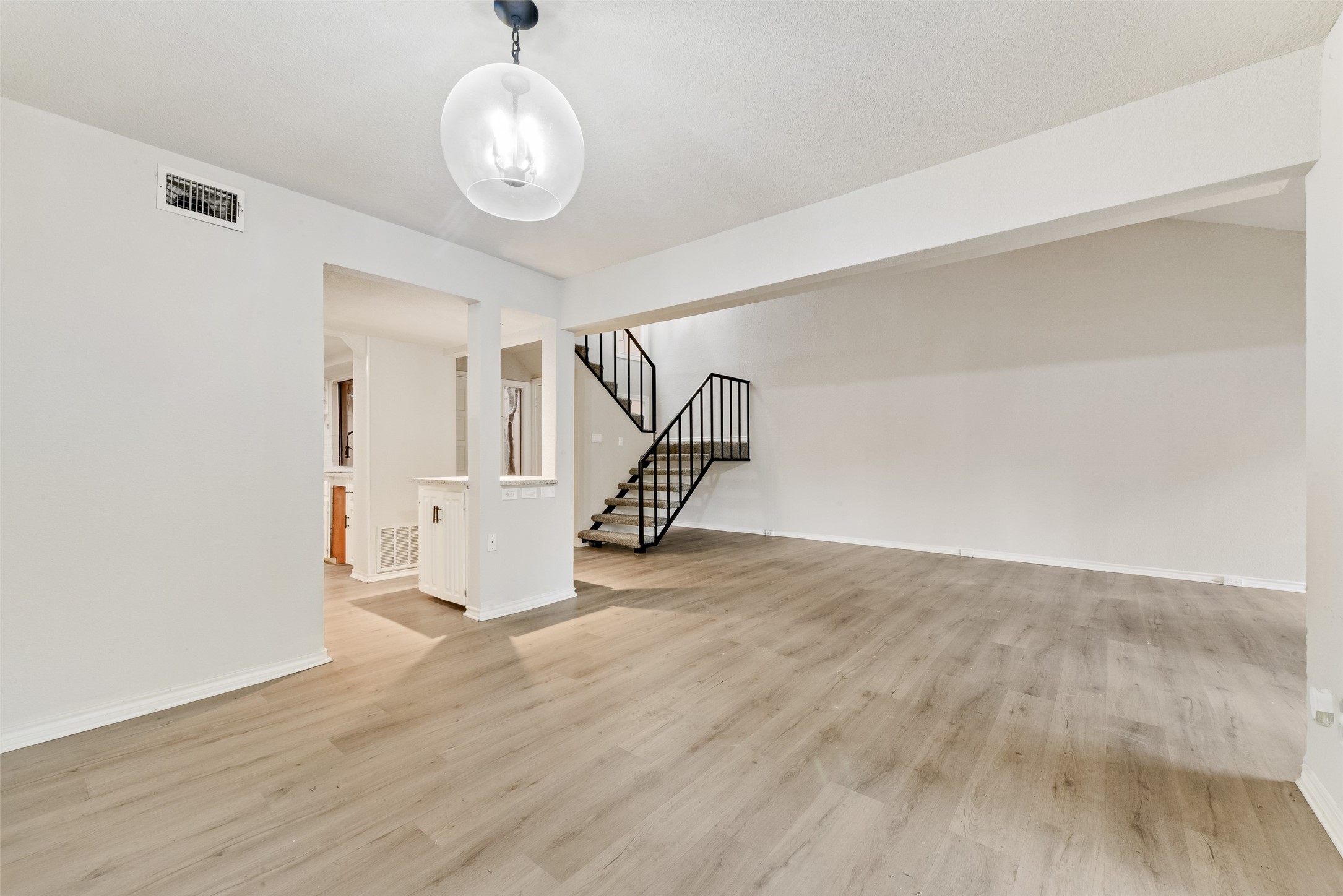 3161 Golden Oak