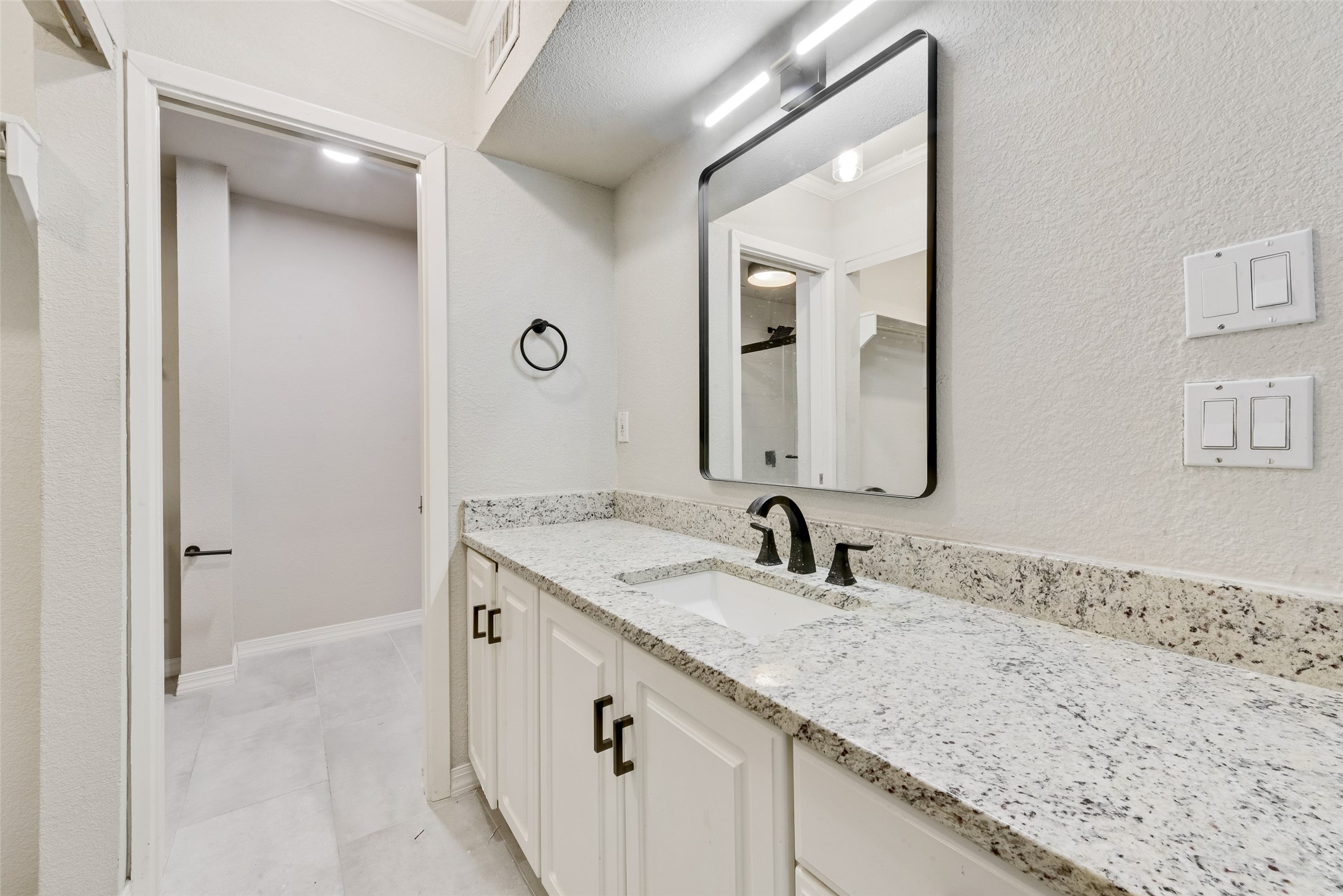 3161 Golden Oak