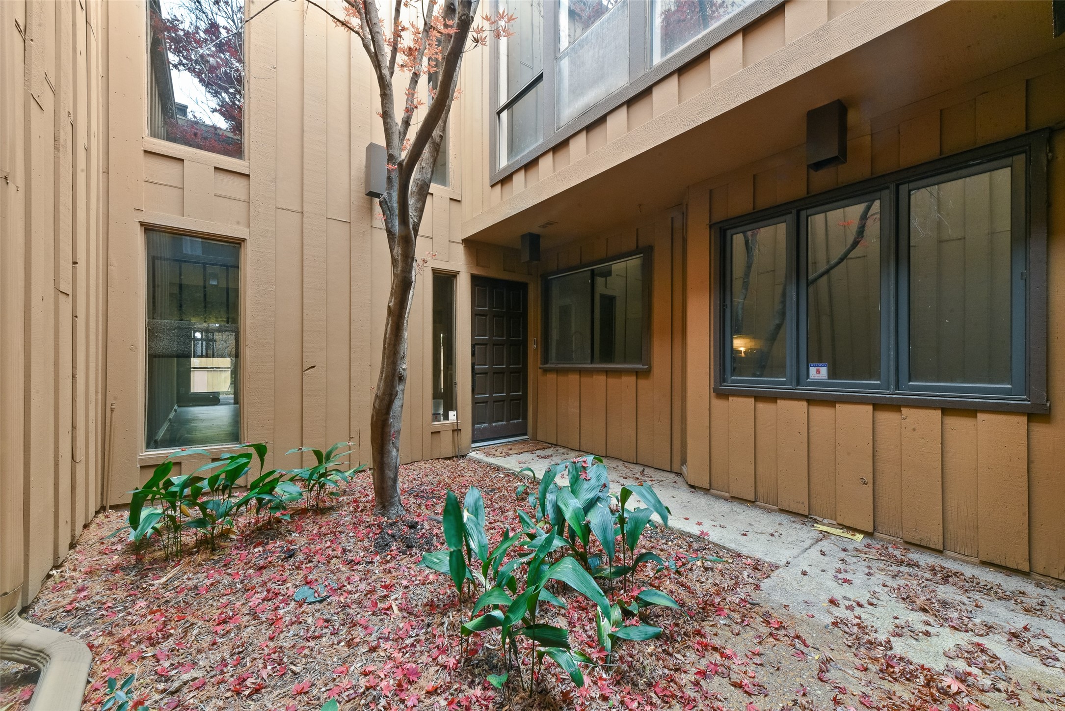 3161 Golden Oak