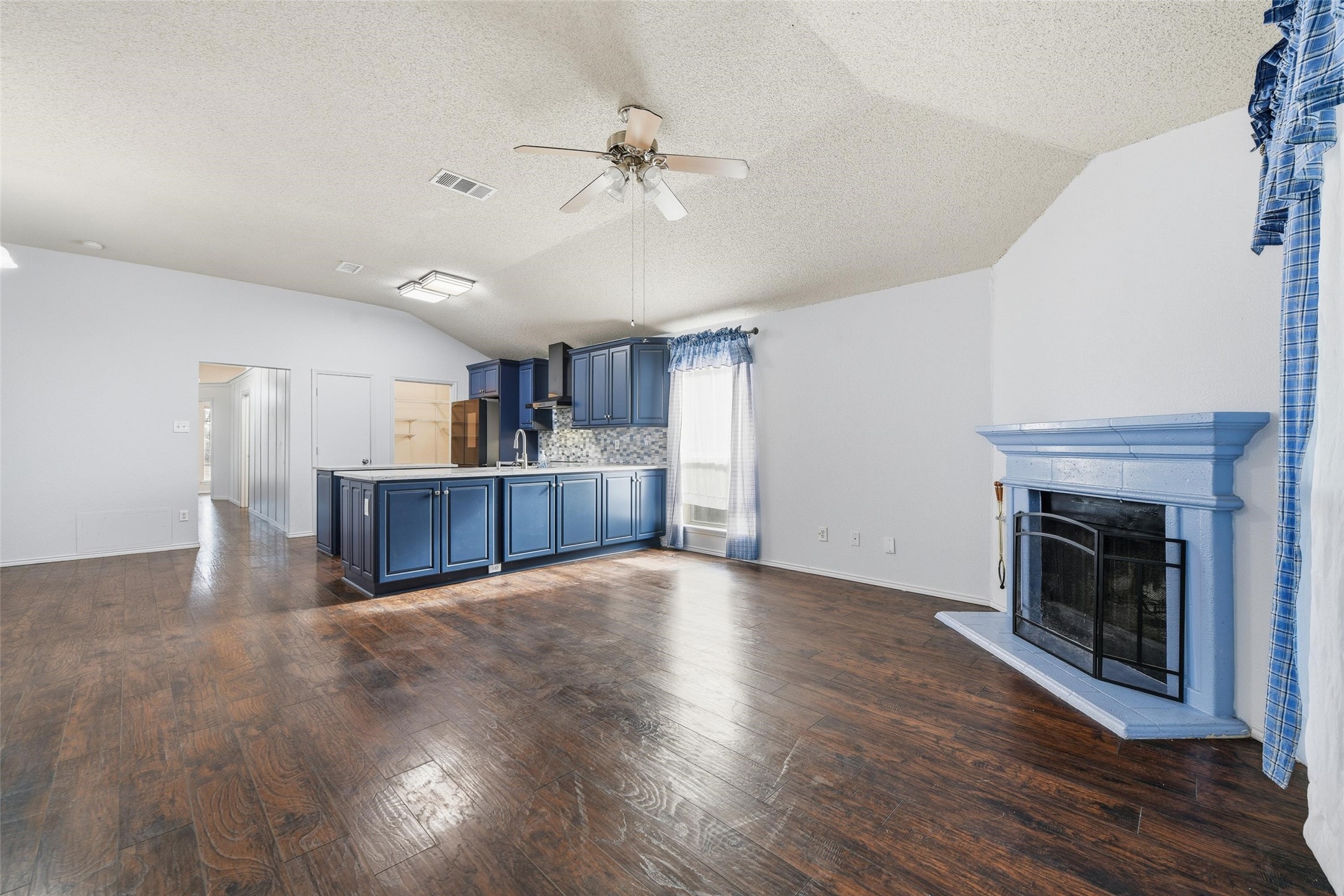 2504 Nogales Drive