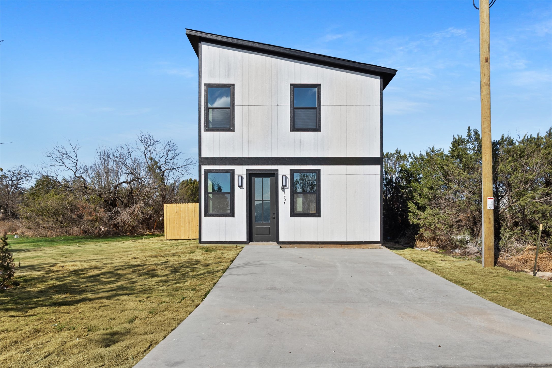 2204 Cedarwood Trail