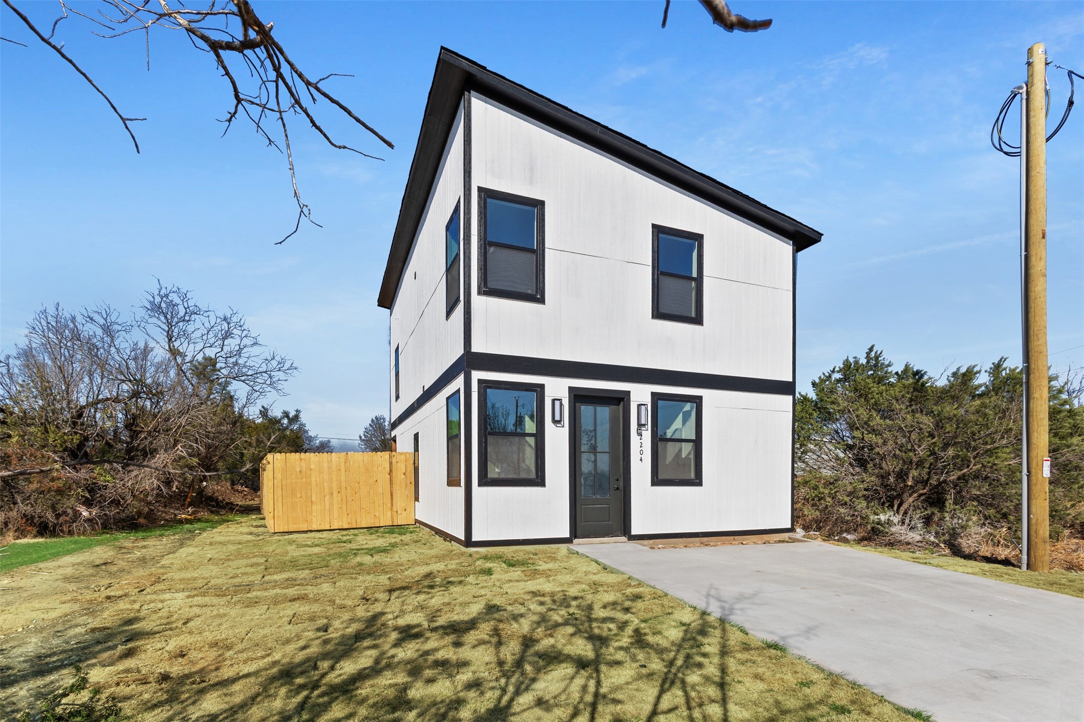 2204 Cedarwood Trail