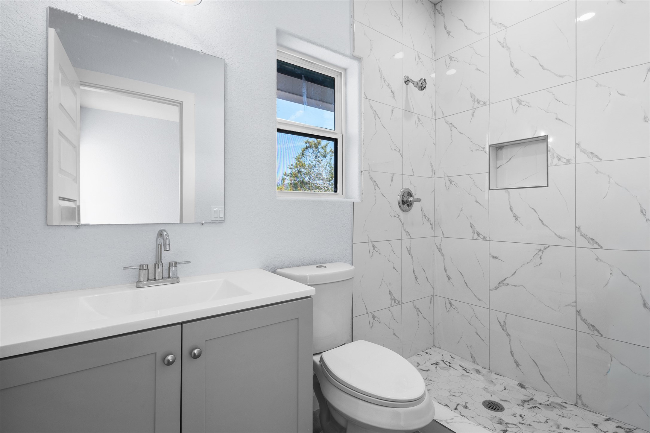 2204 Cedarwood Trail