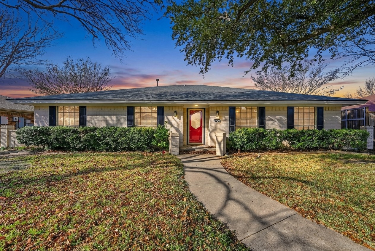 2705 Las Palmas Lane