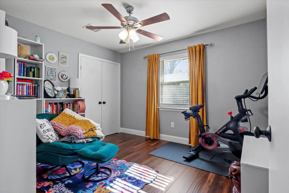 2040 Casa Loma Court