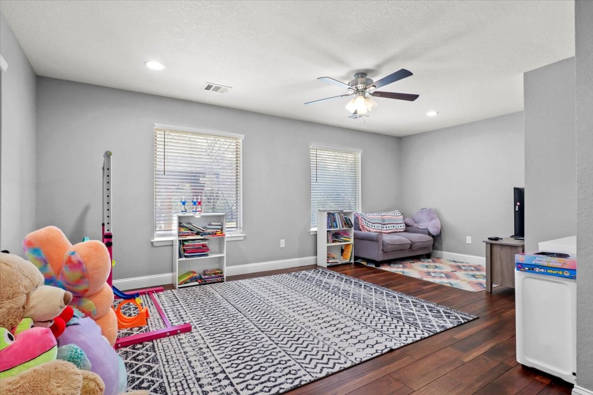 2040 Casa Loma Court