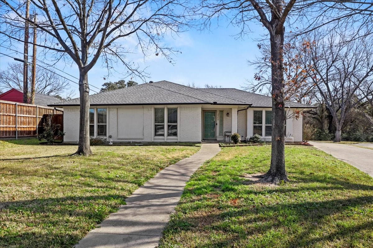 2040 Casa Loma Court