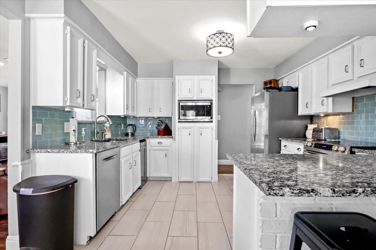 2040 Casa Loma Court