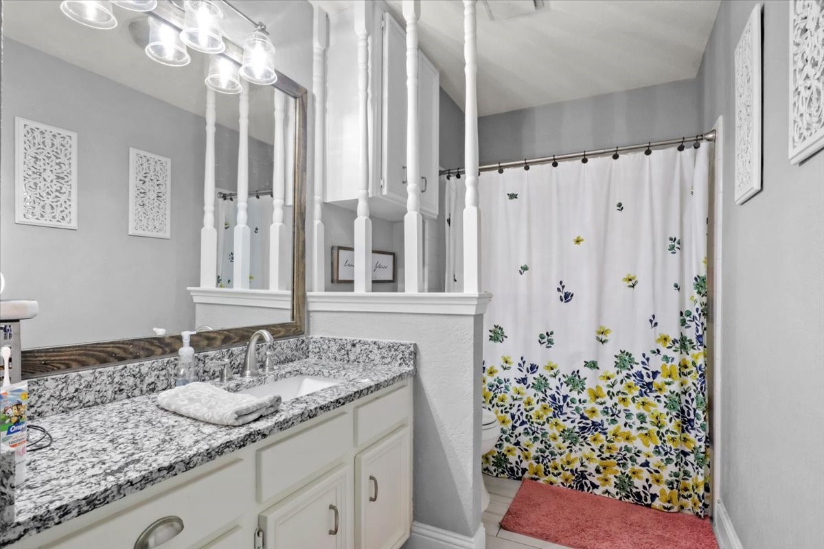 2040 Casa Loma Court