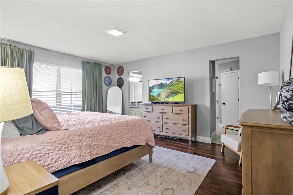 2040 Casa Loma Court