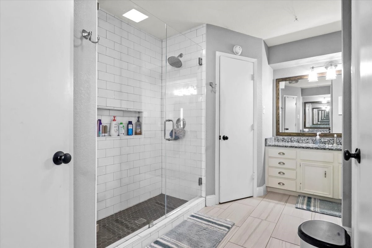 2040 Casa Loma Court