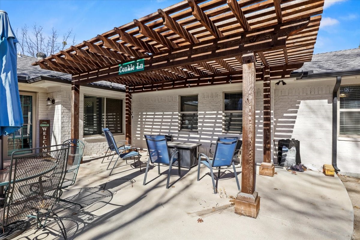 2040 Casa Loma Court