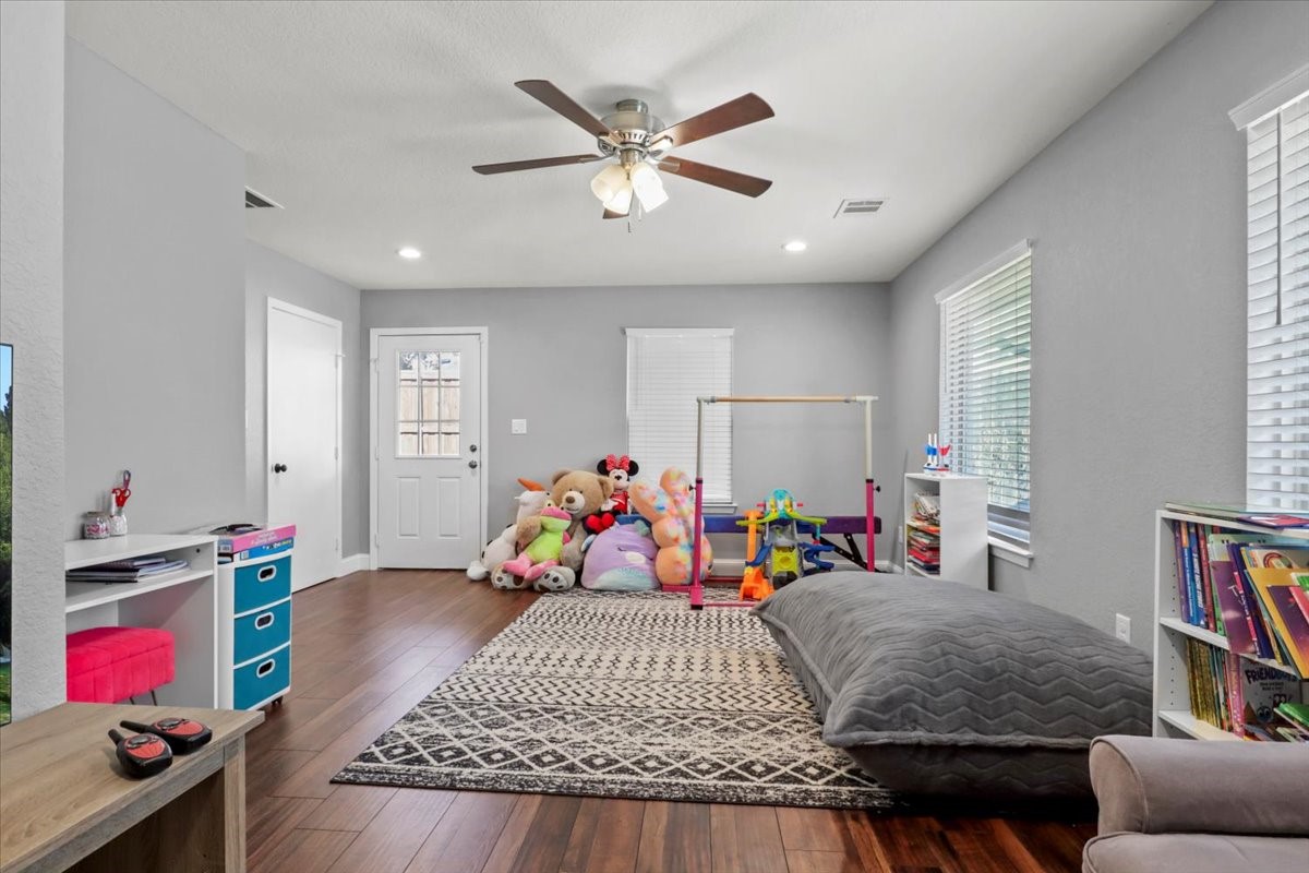 2040 Casa Loma Court