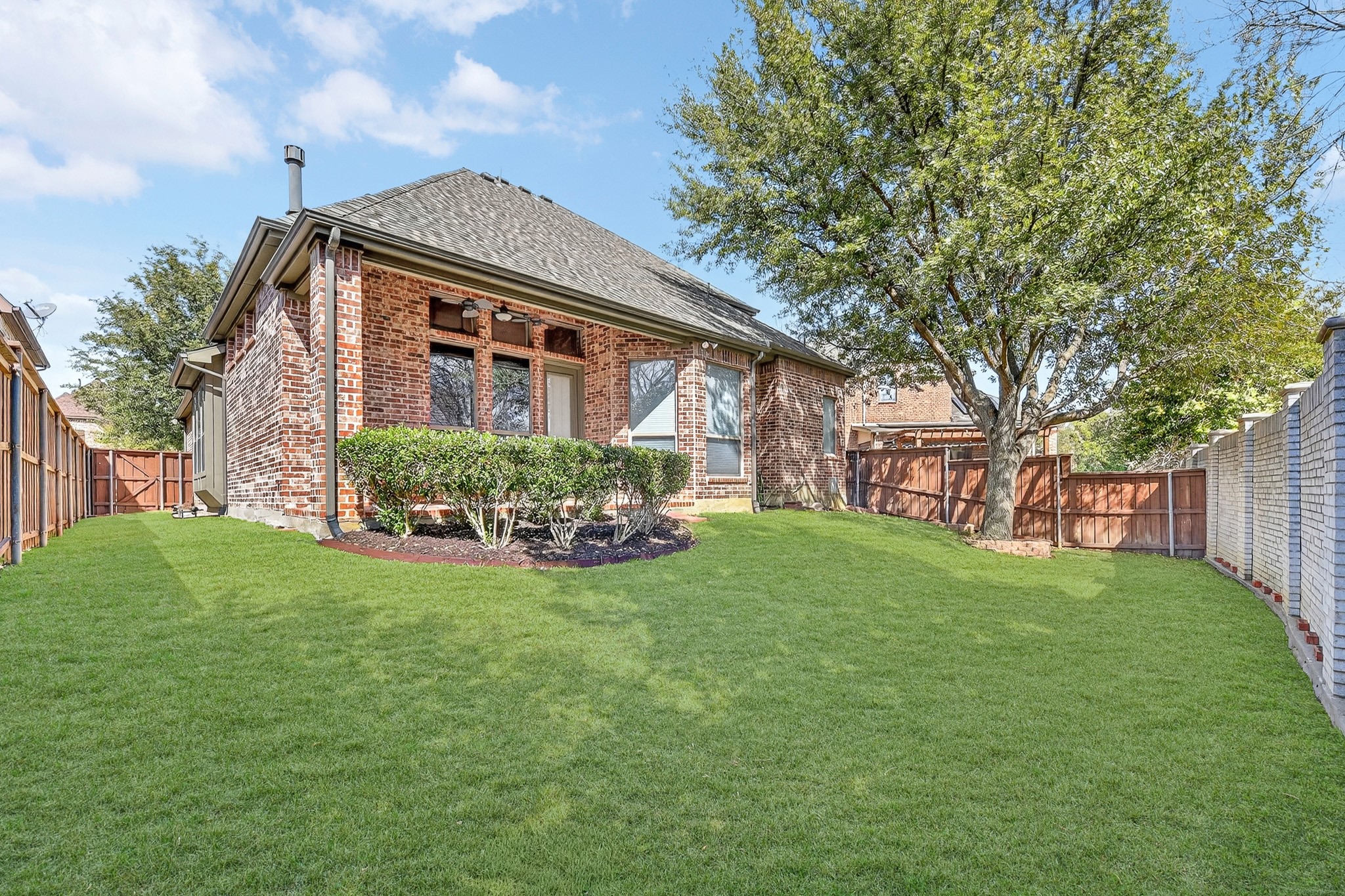 2012 S Hill Drive