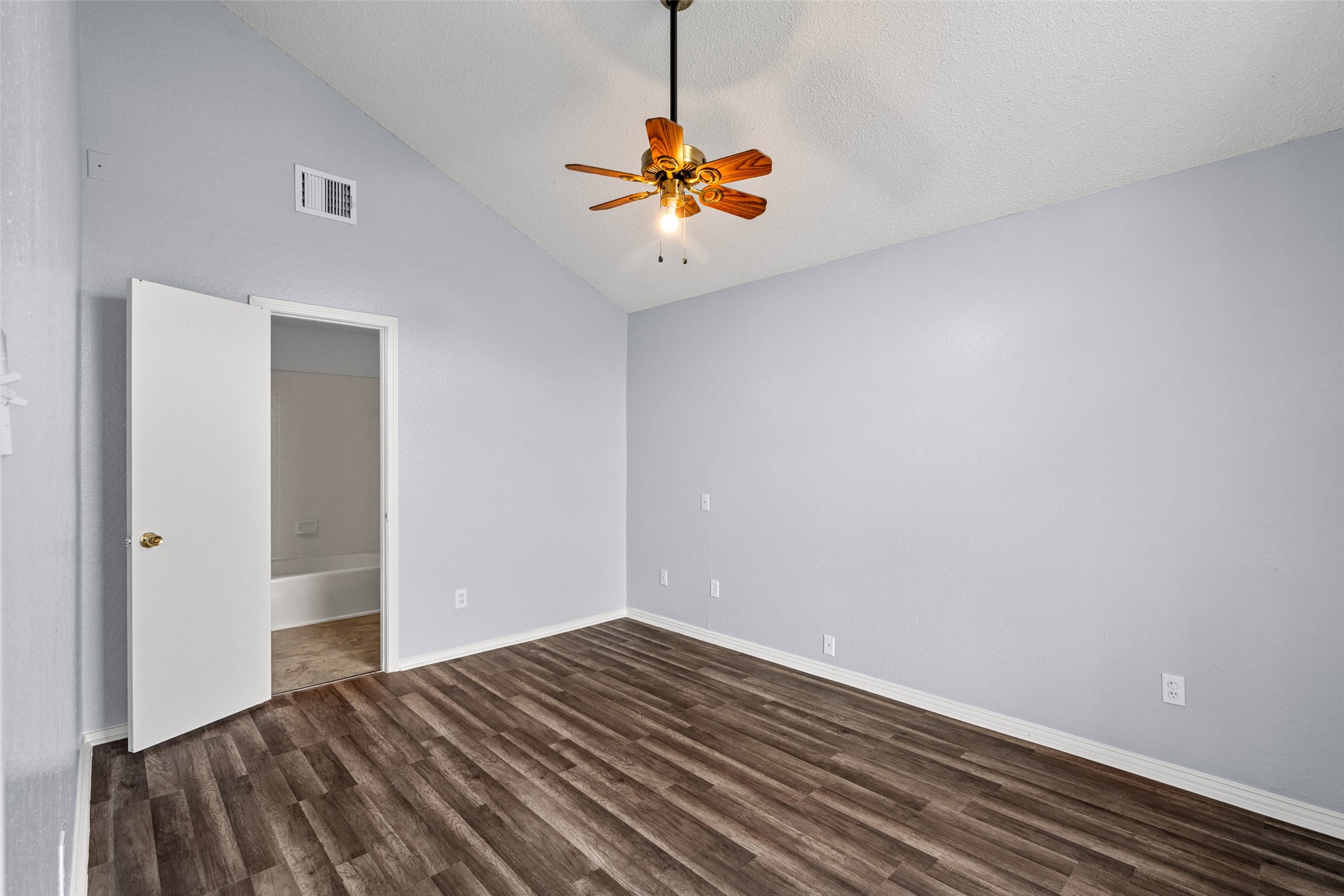 2540 Winter Oak Street