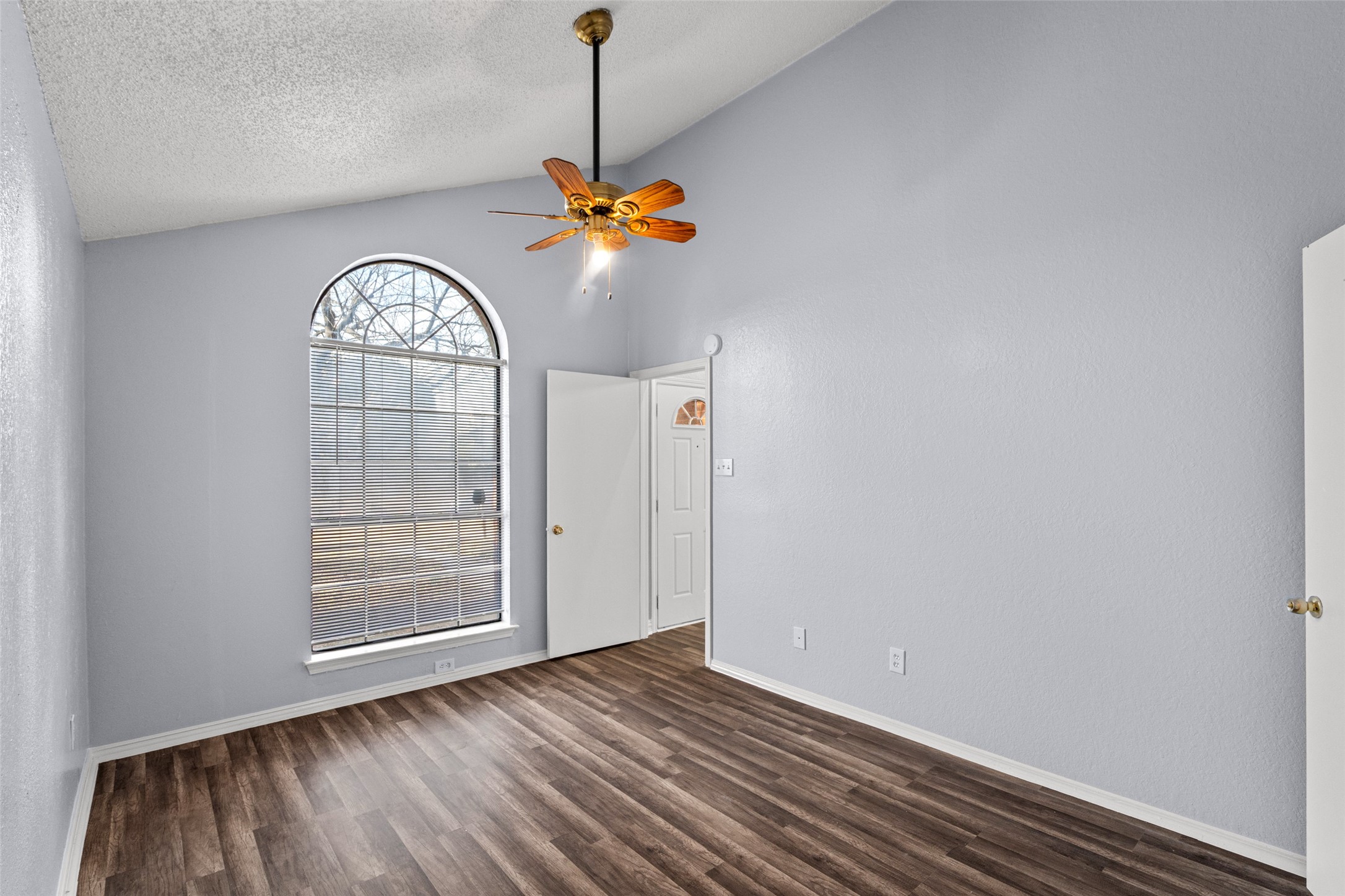 2540 Winter Oak Street