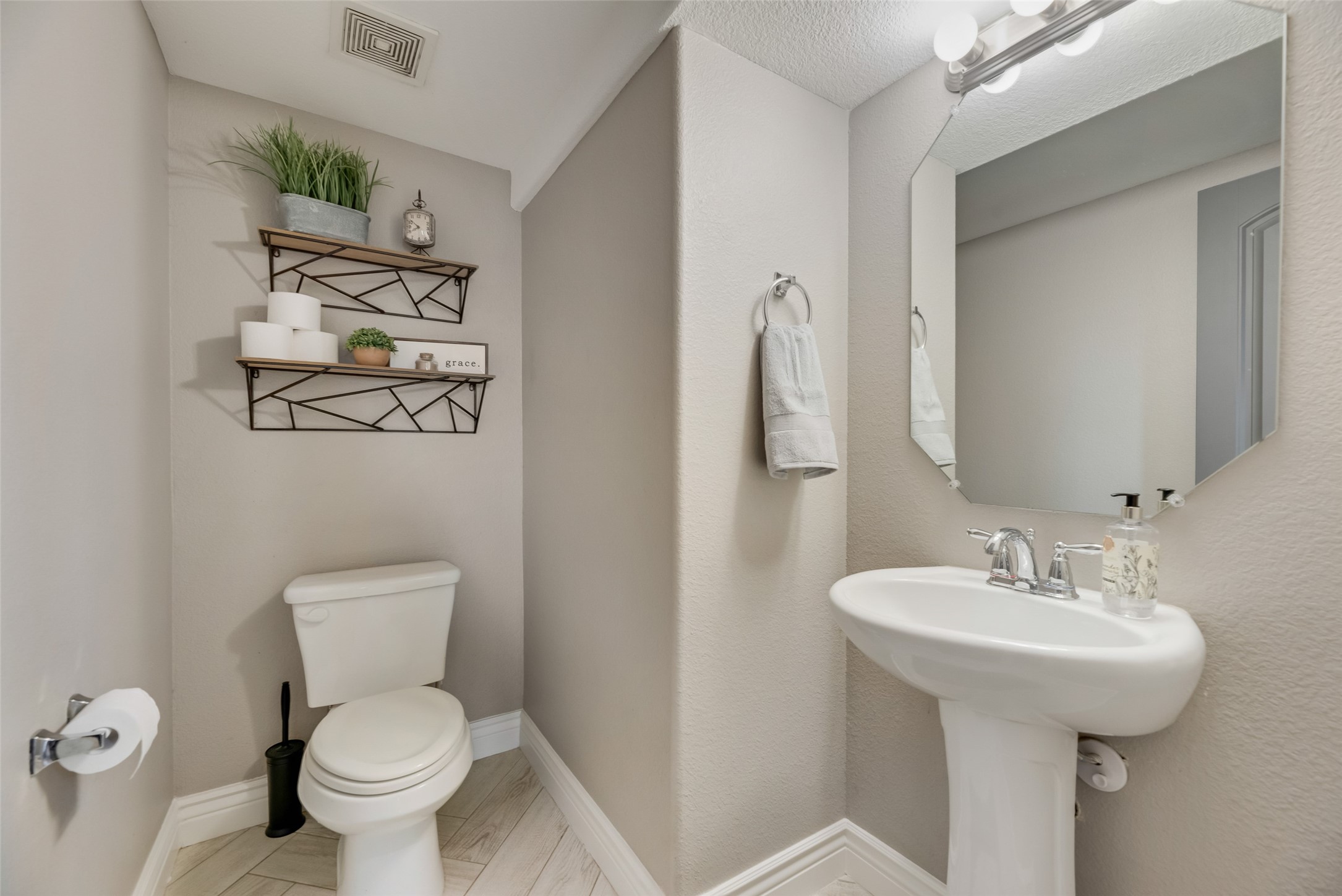 404 Fountain View Lane